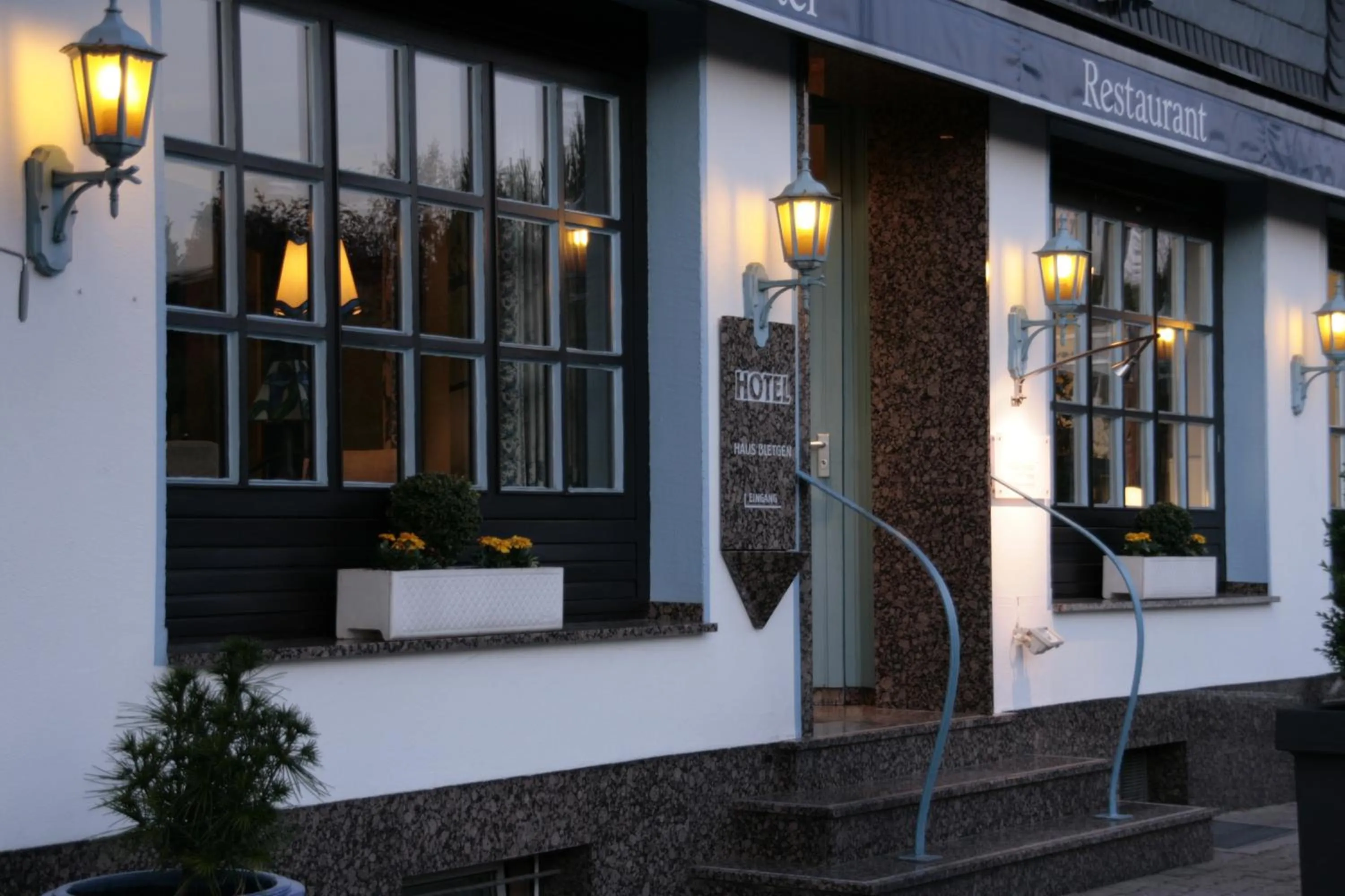 Facade/entrance in Hotel Villa Verde