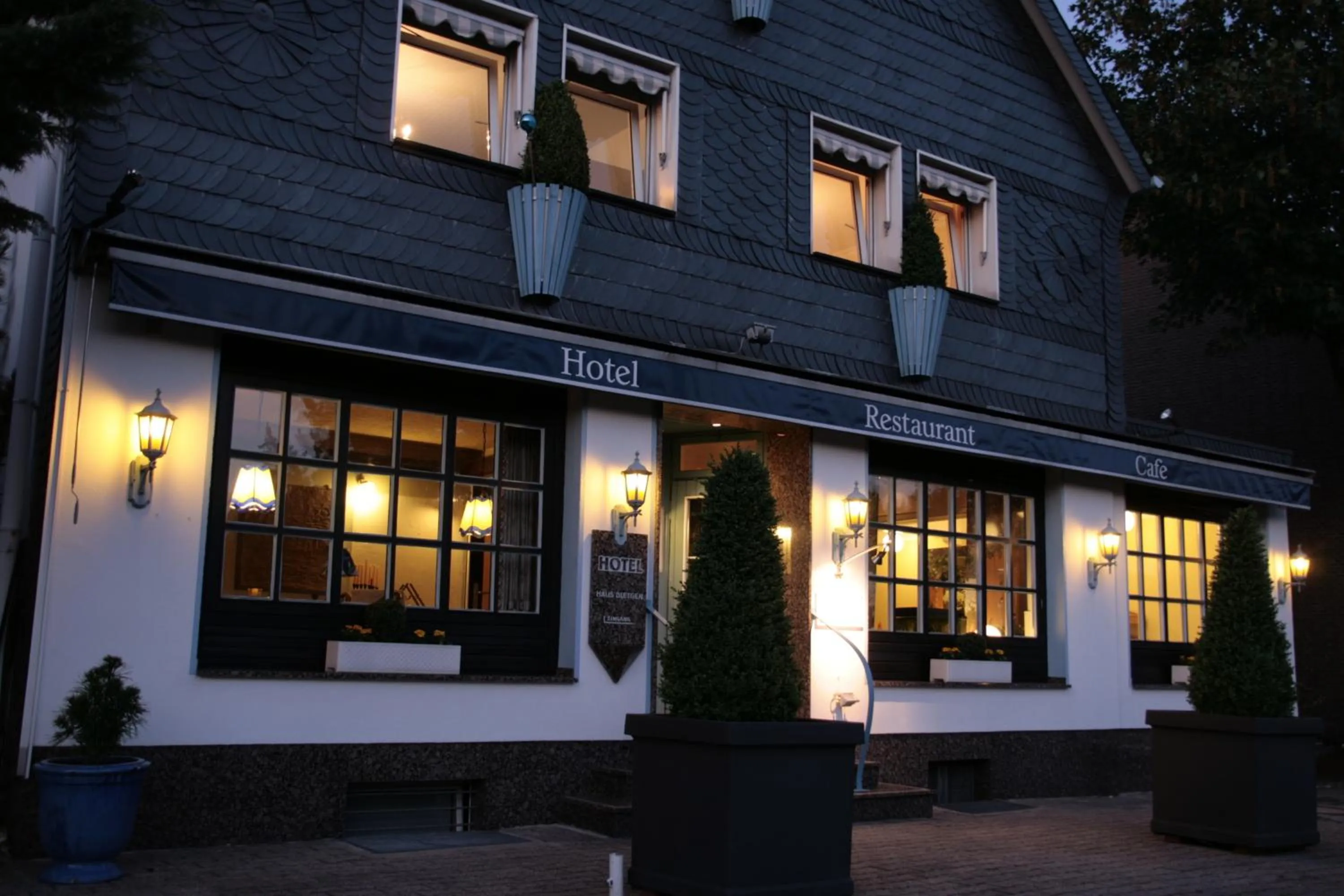 Facade/entrance in Hotel Villa Verde