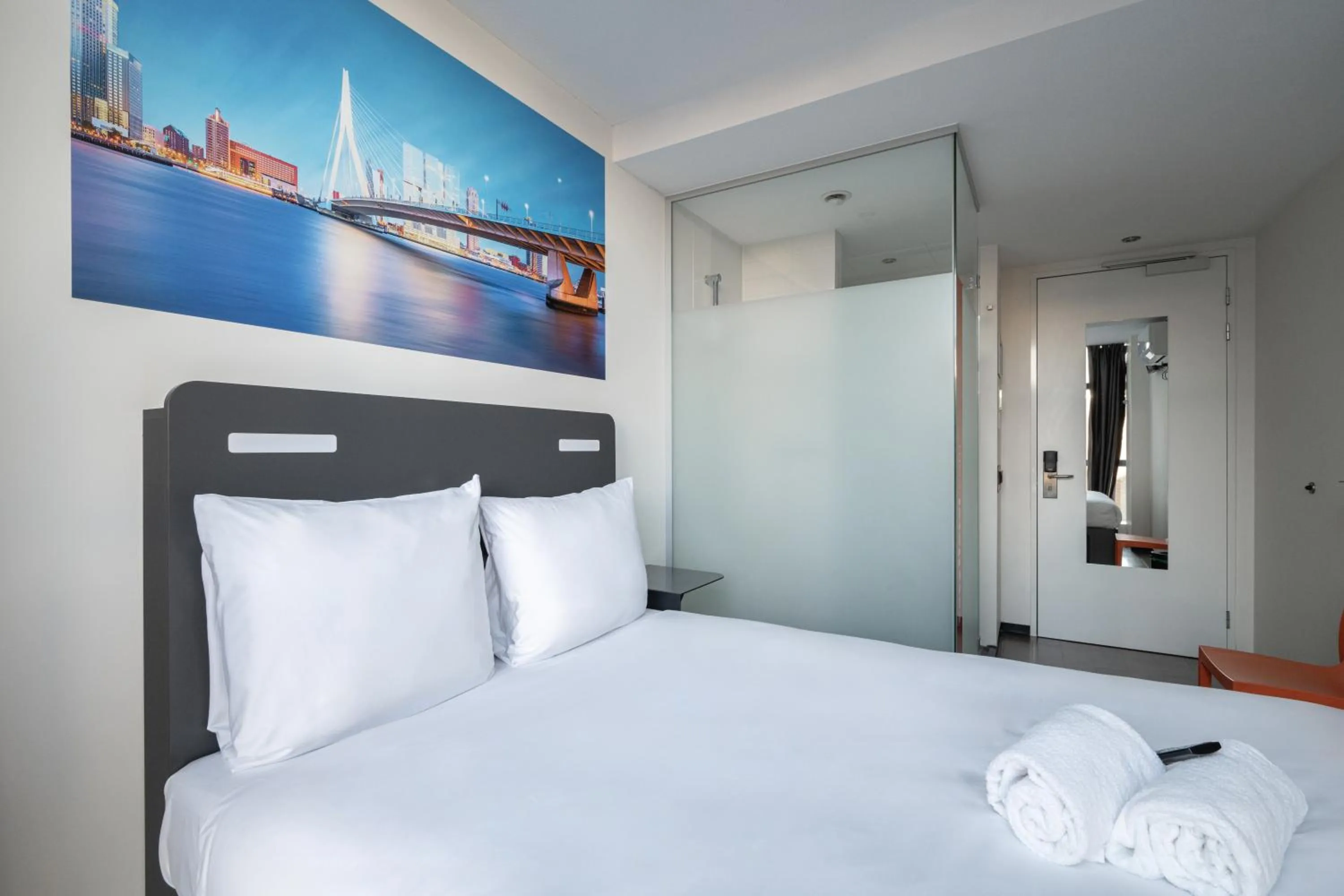 Bedroom, Bed in easyHotel Rotterdam City Centre