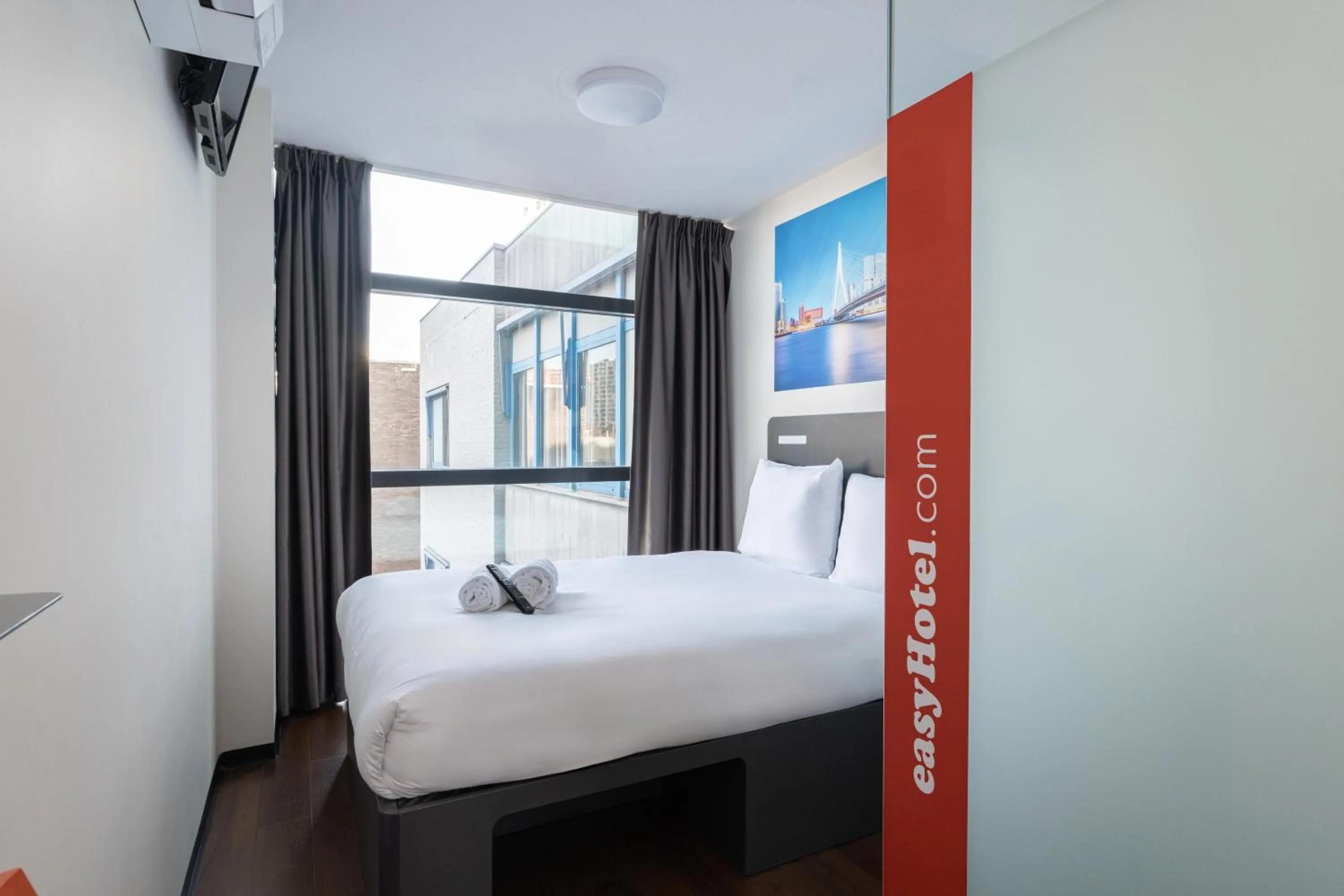 Bedroom, Bed in easyHotel Rotterdam City Centre