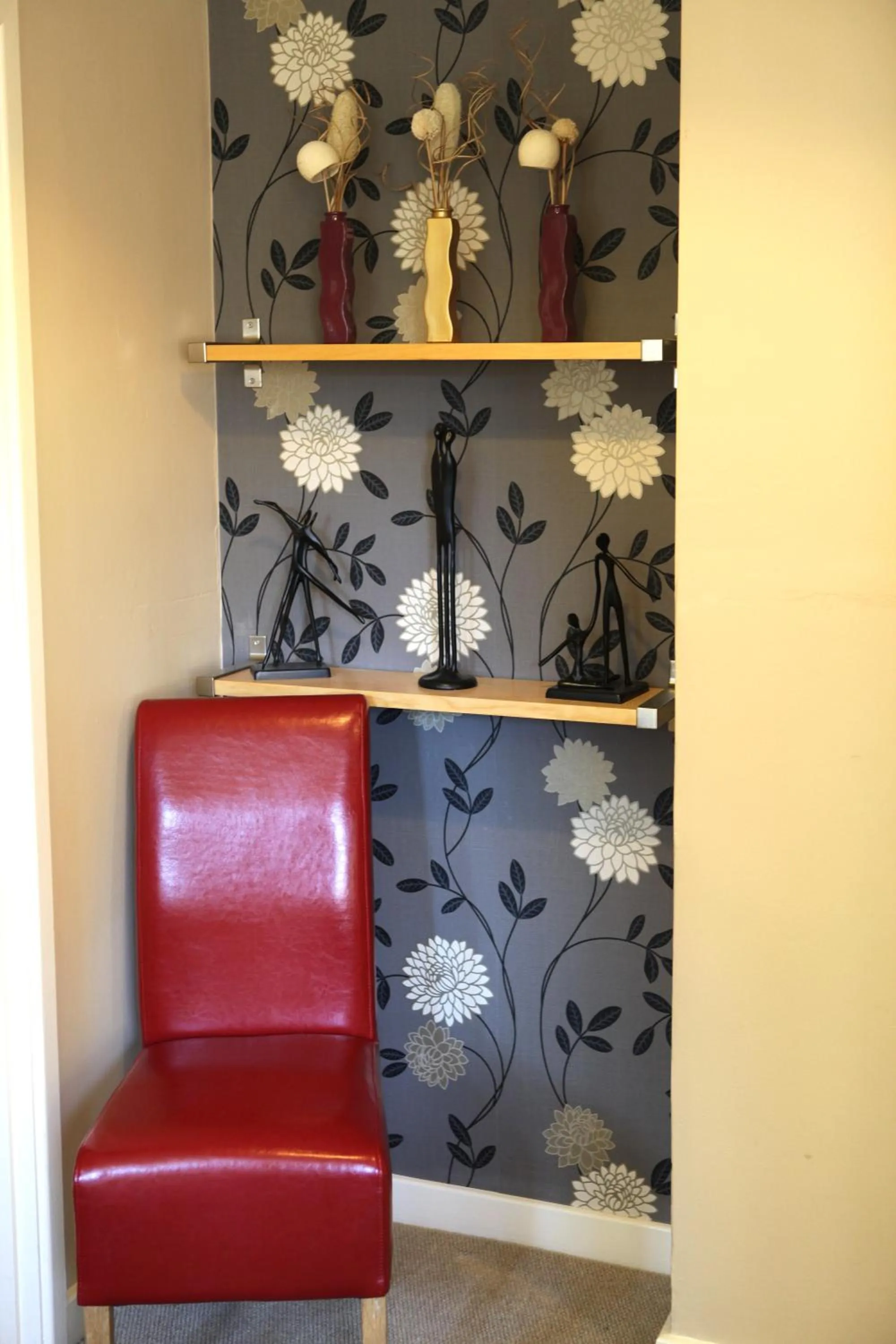 Decorative detail in Eight Bells Inn