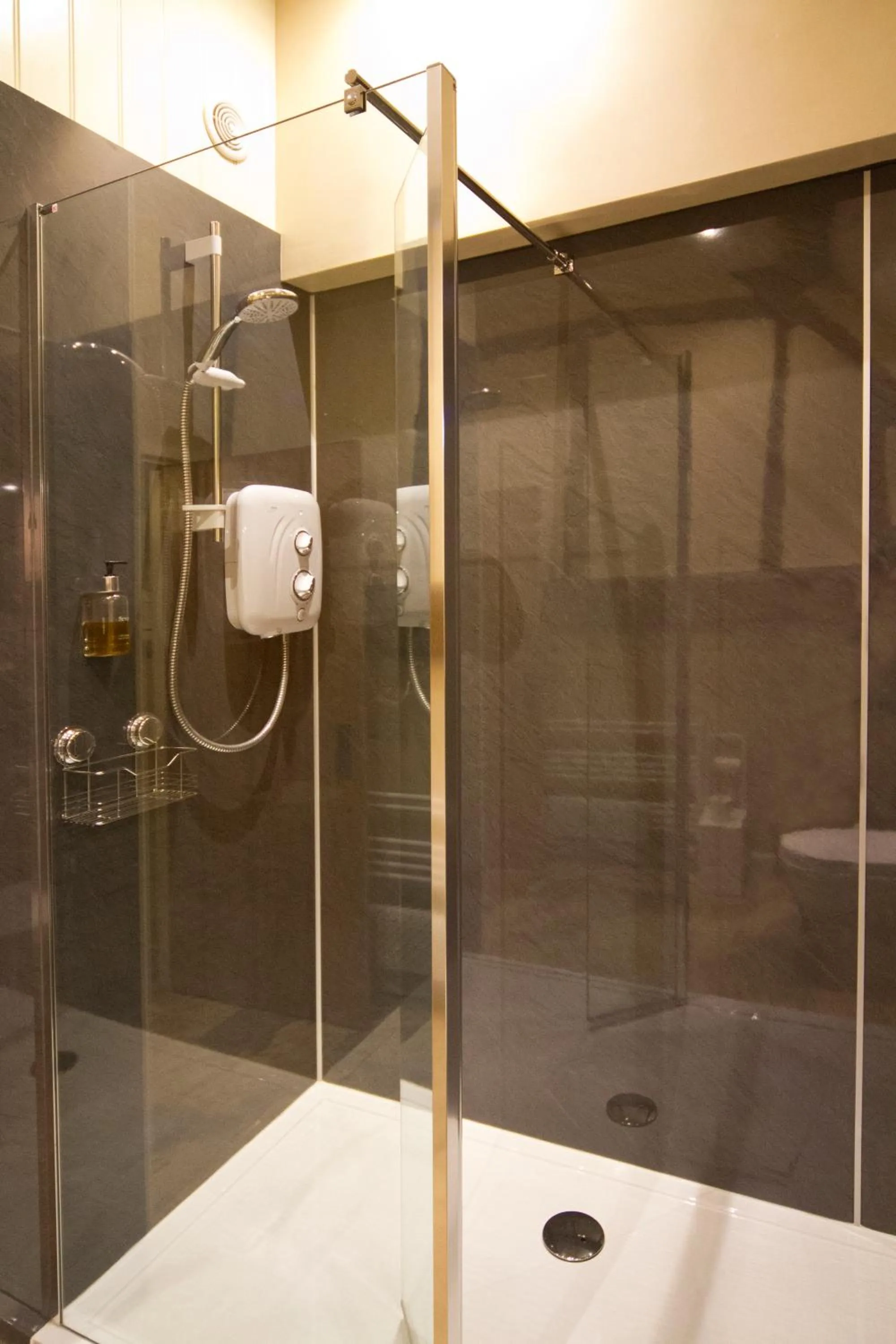 Shower in Eight Bells Inn