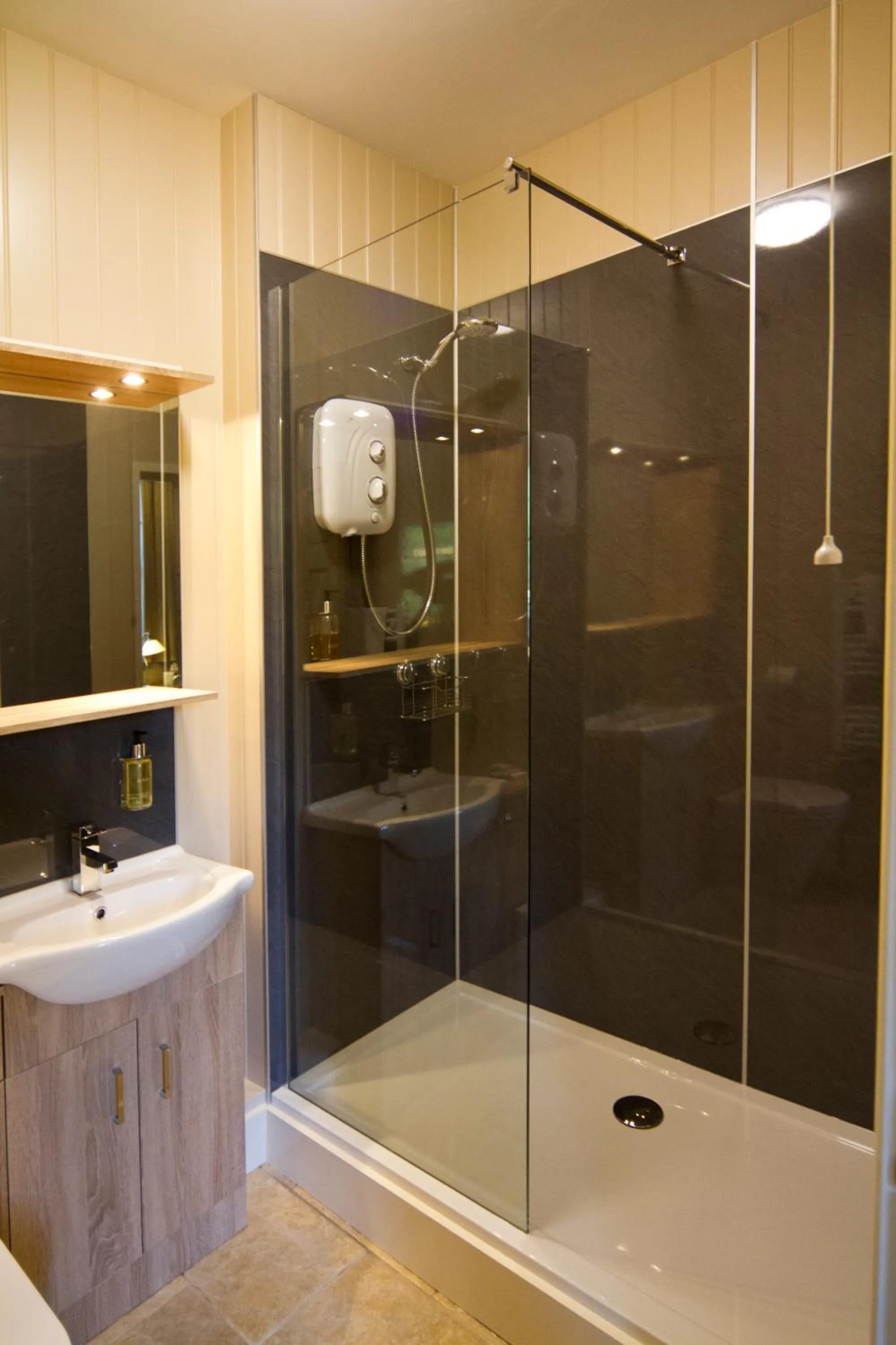 Shower in Eight Bells Inn