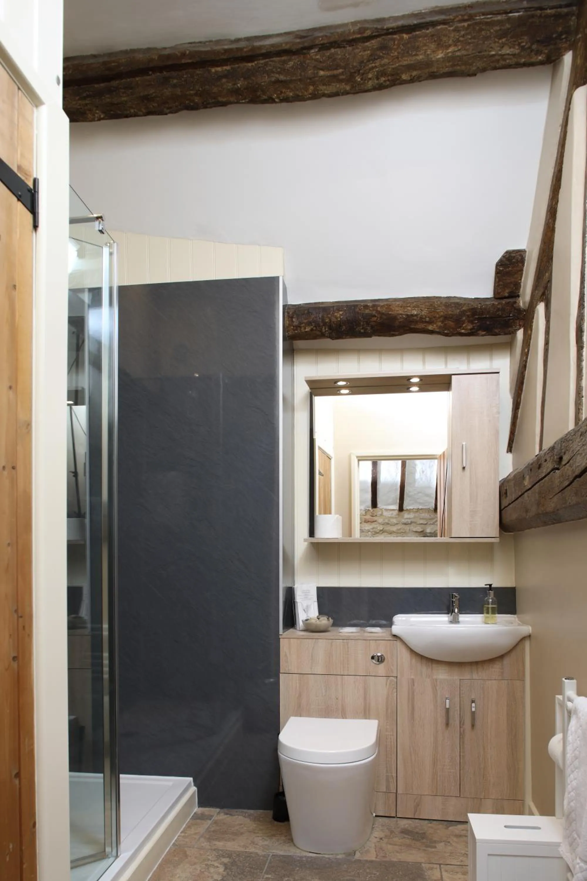 Shower in Eight Bells Inn