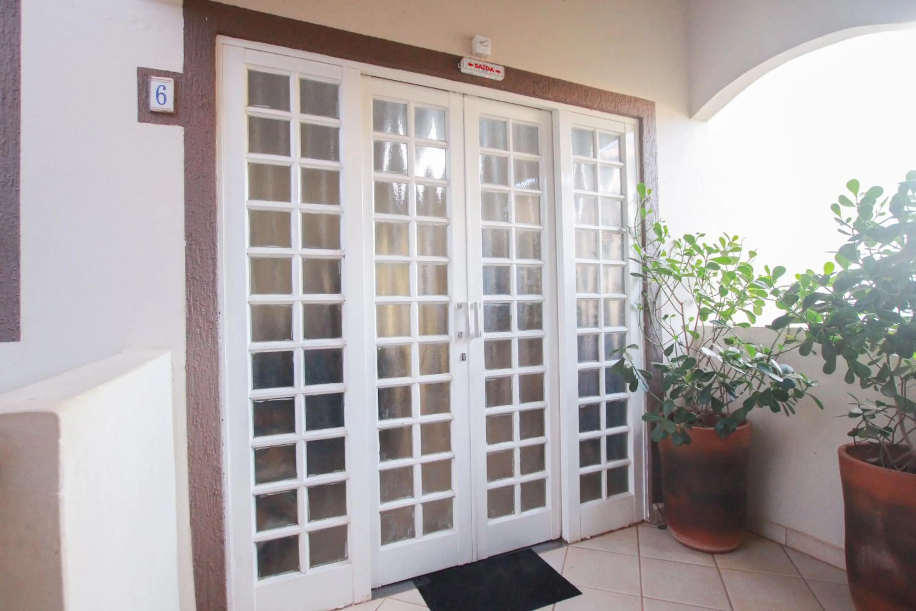 Facade/entrance in Ypê Flats e Containers