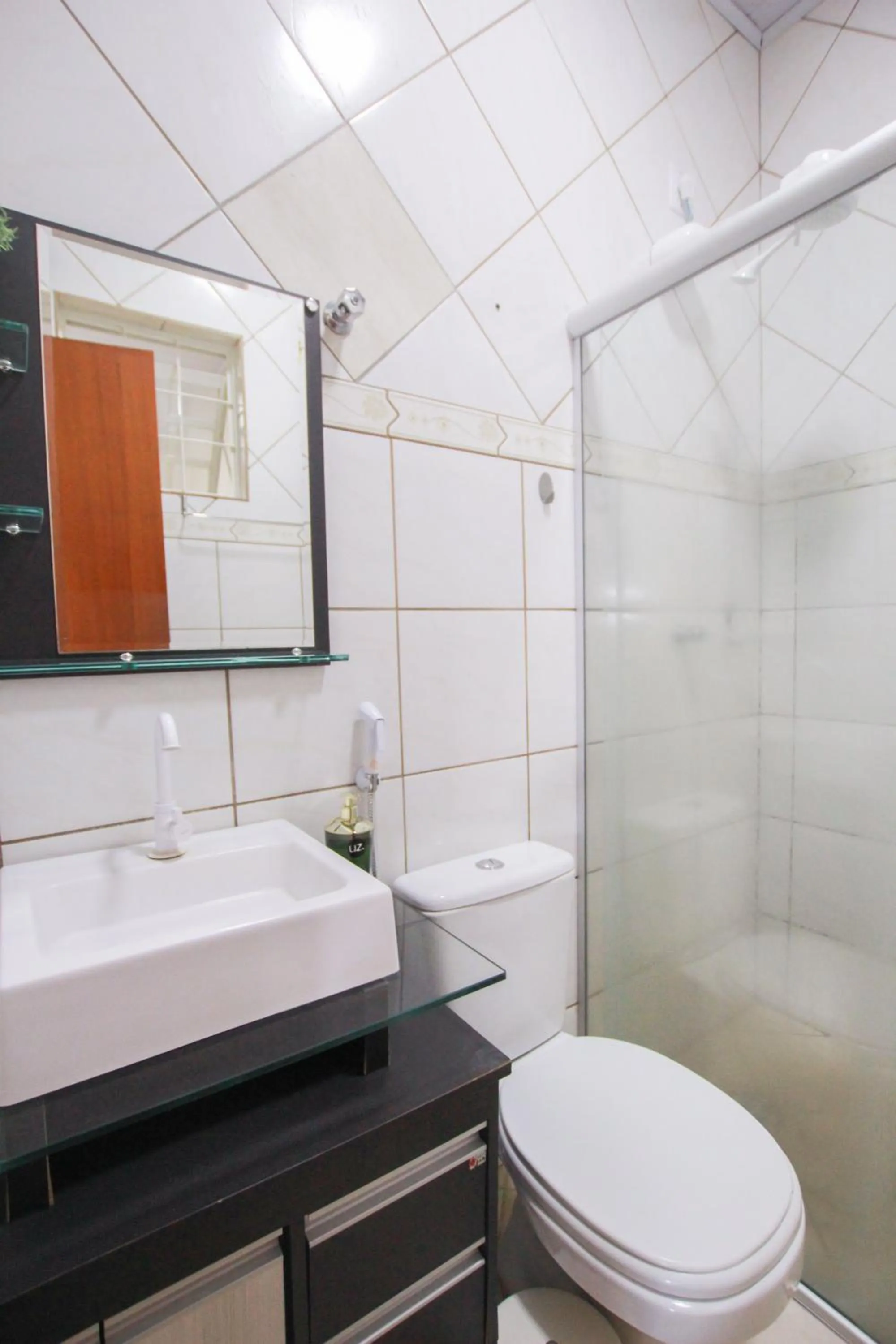 Bathroom in Ypê Flats e Containers