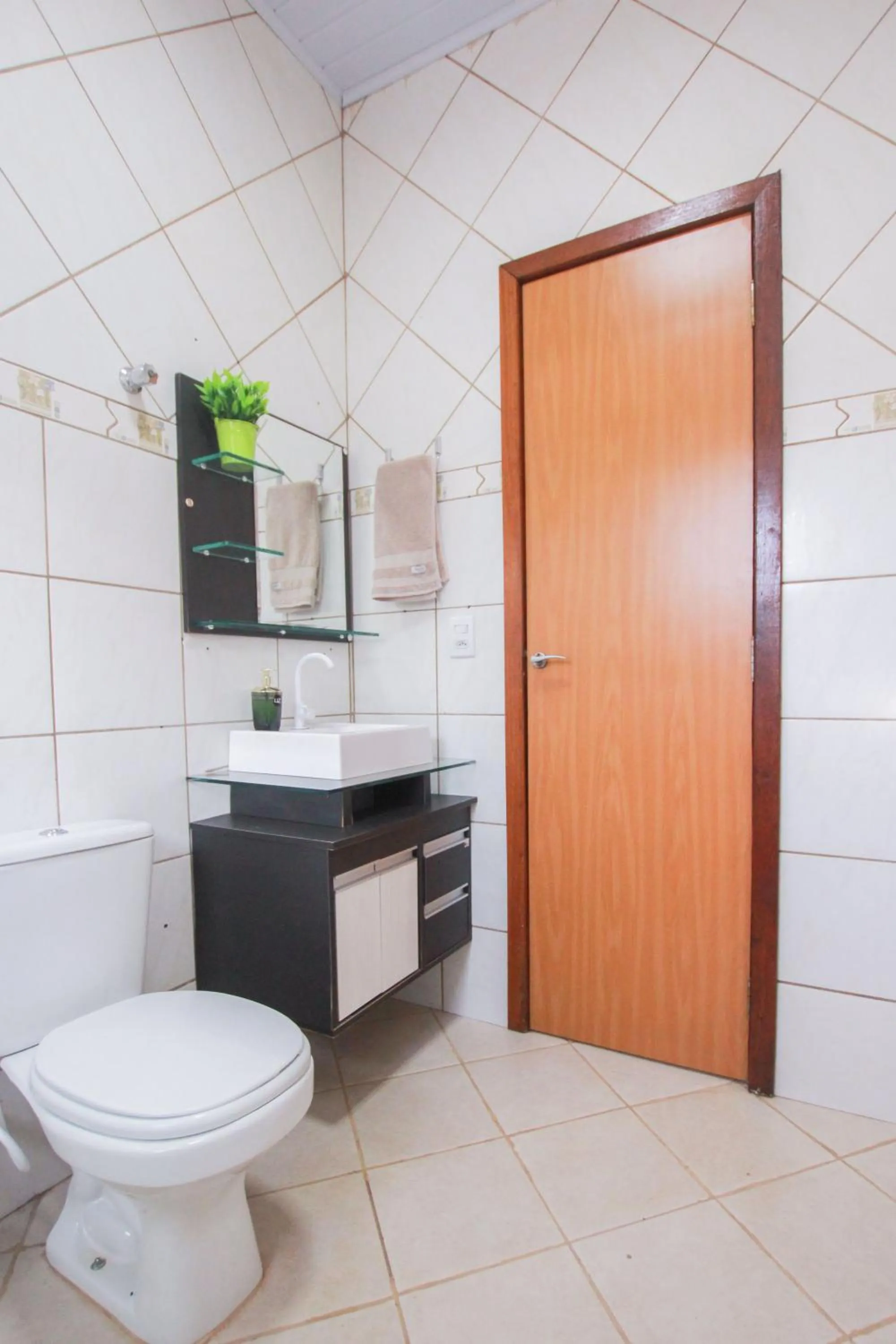 Bathroom in Ypê Flats e Containers