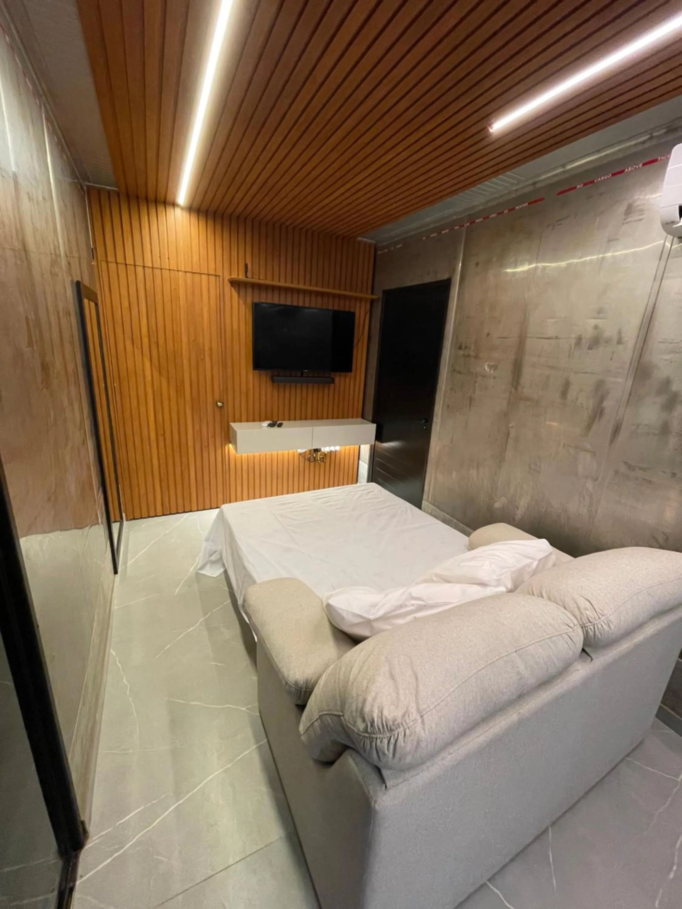 Bed in Ypê Flats e Containers