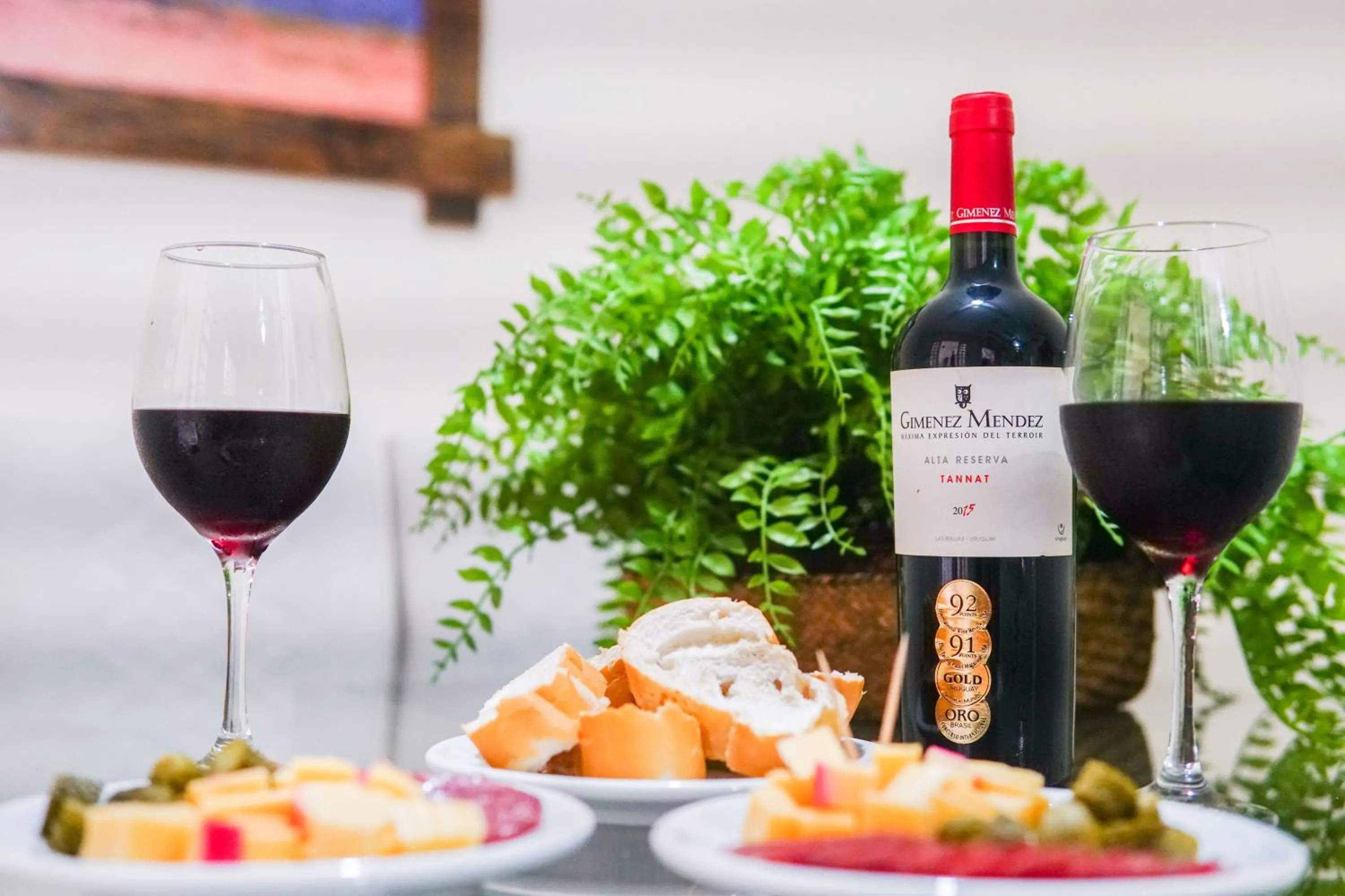 Dining area in Ypê Flats e Containers