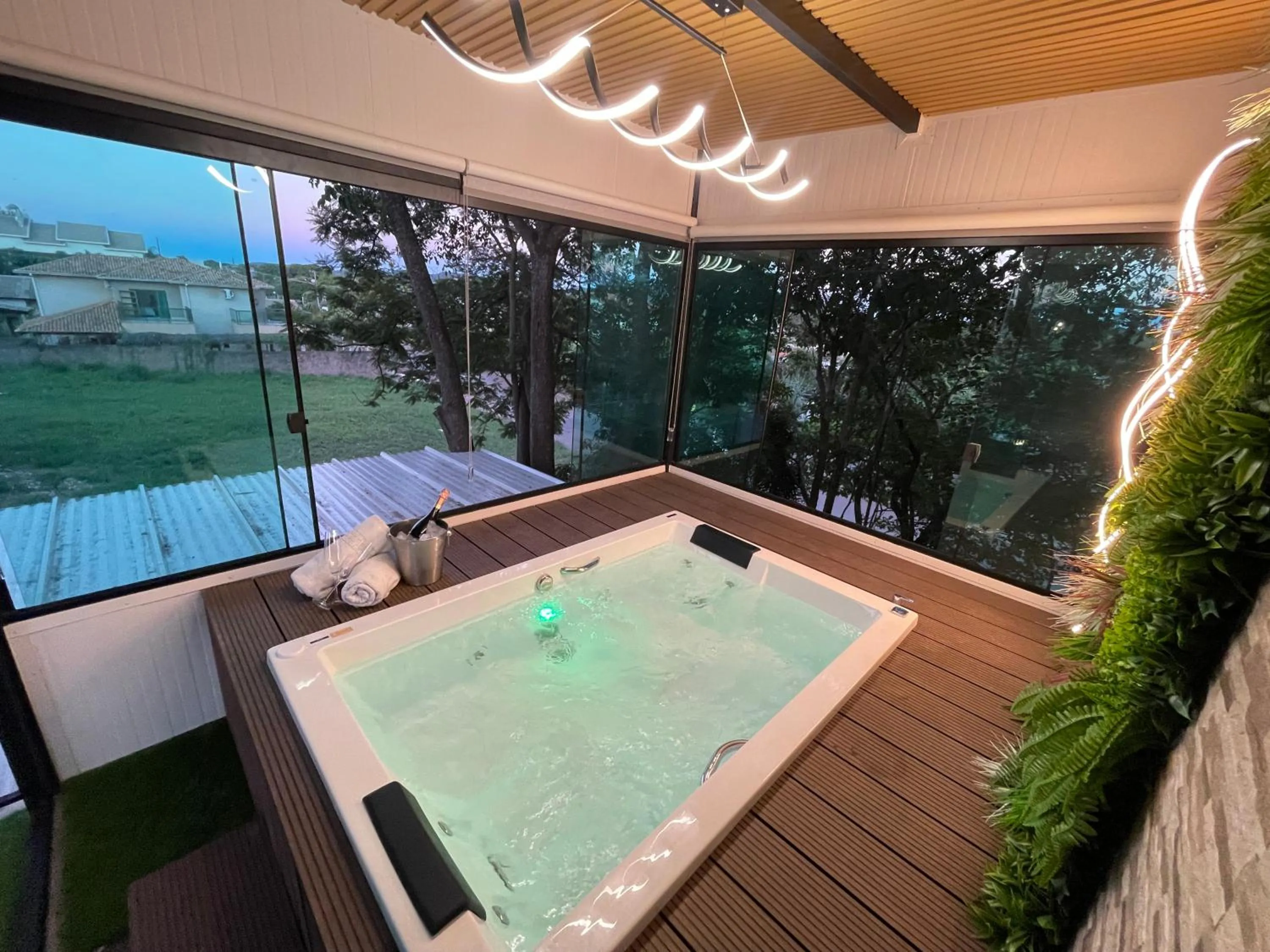 Pool view in Ypê Flats e Containers