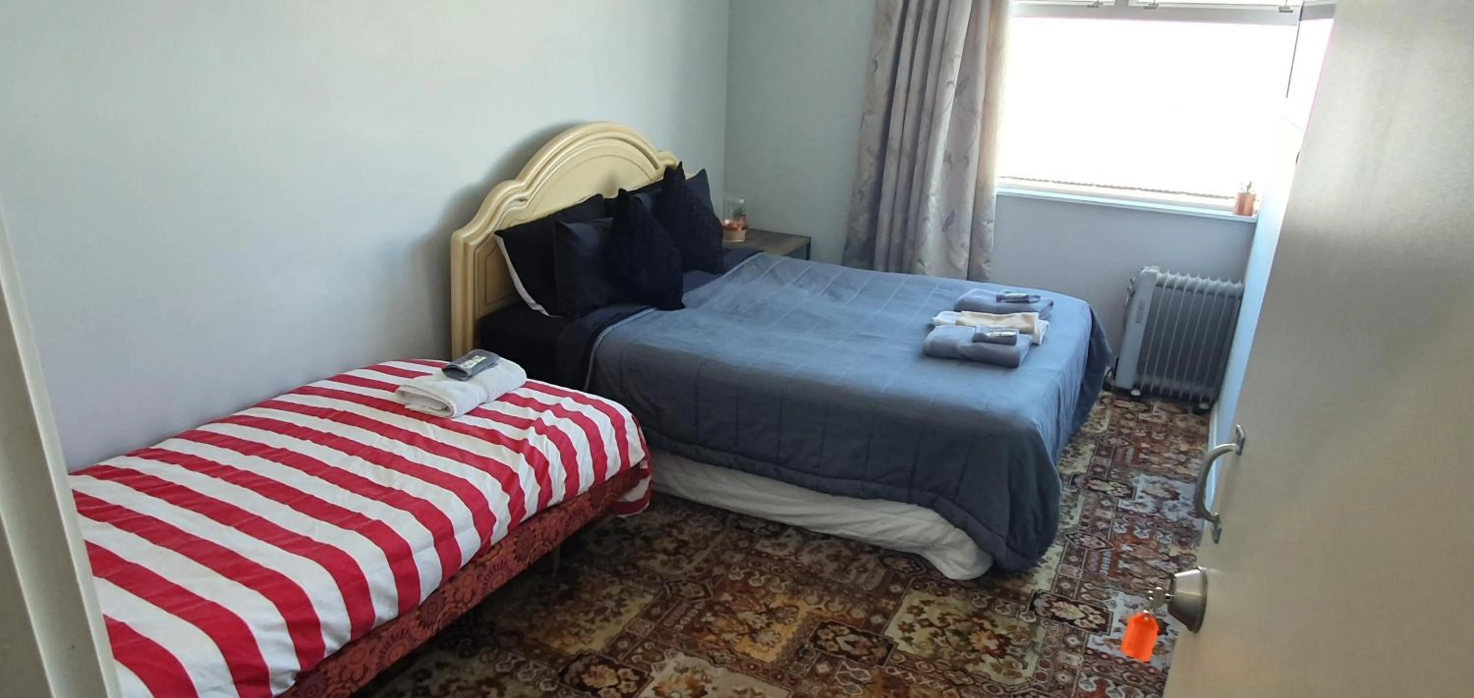 Bed in Hotel Motueka Backpackers, Loud Live Music Friday Saturday Nights