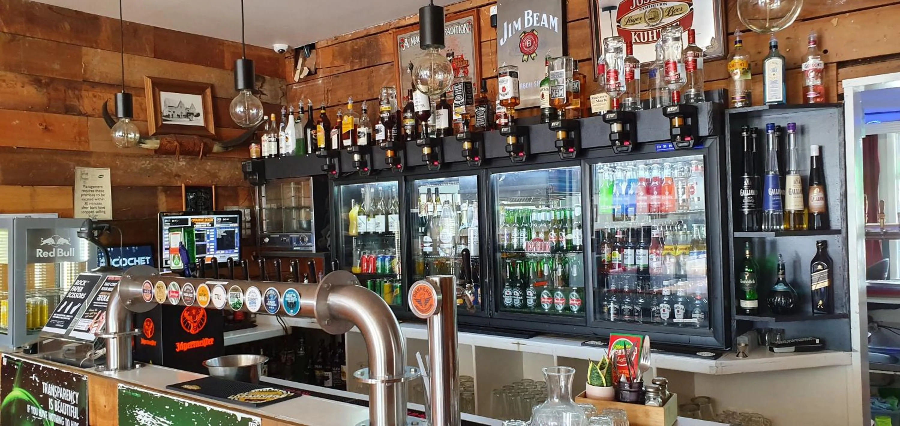 Hotel Motueka Backpackers, Loud Live Music Friday Saturday Nights