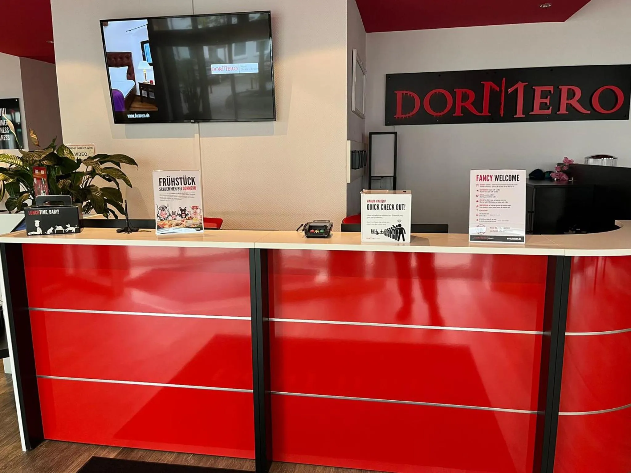 Lobby or reception in DORMERO Hotel Dresden Airport