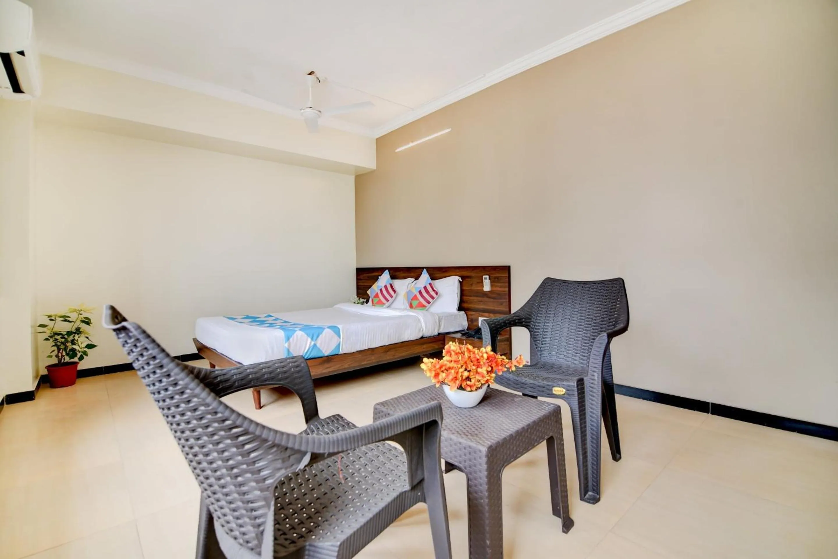 Bedroom in Hotel O Peaceful Stay Keshav Nagar.
