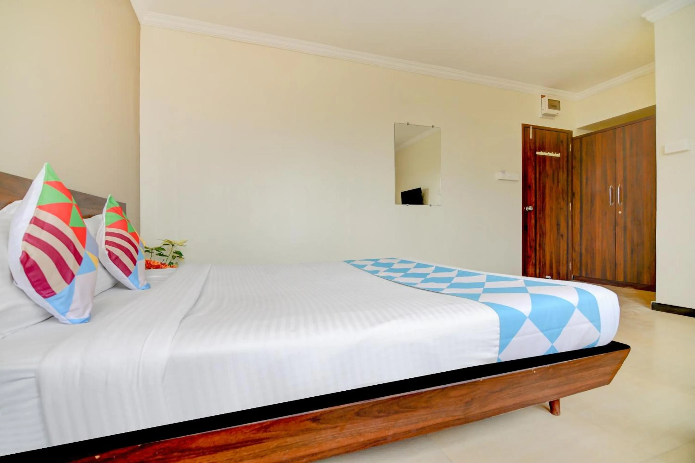 Bedroom in Hotel O Peaceful Stay Keshav Nagar.