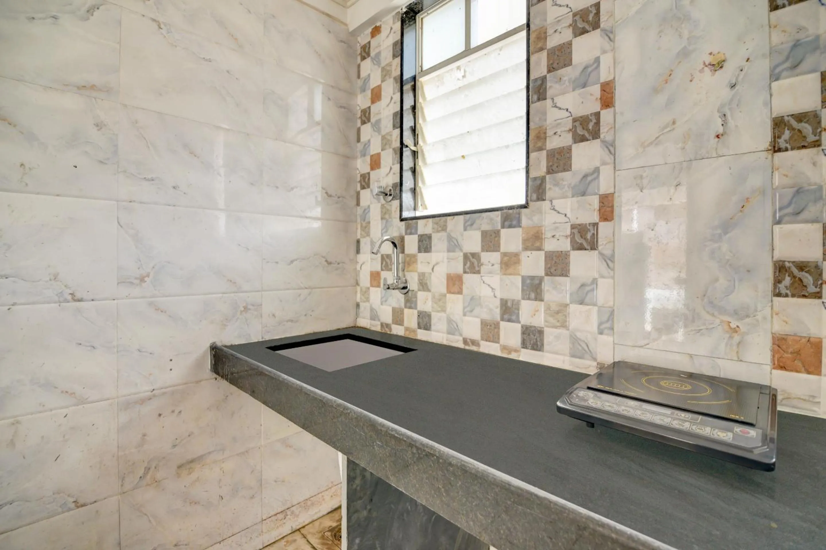 Kitchen or kitchenette in Hotel O Peaceful Stay Keshav Nagar.