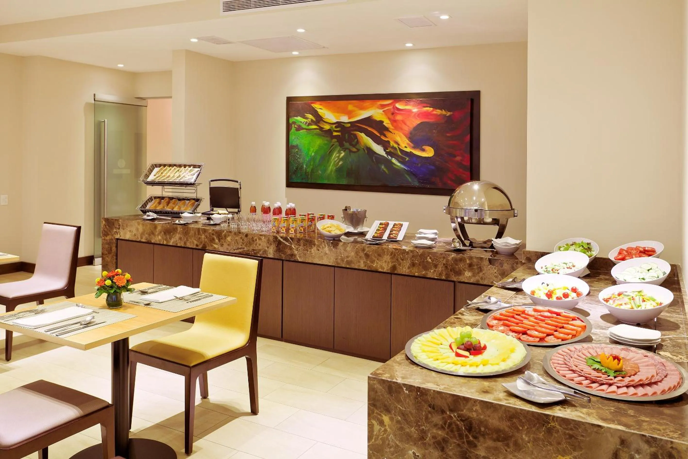 Restaurant/places to eat in Hotel Estelar Calle 100