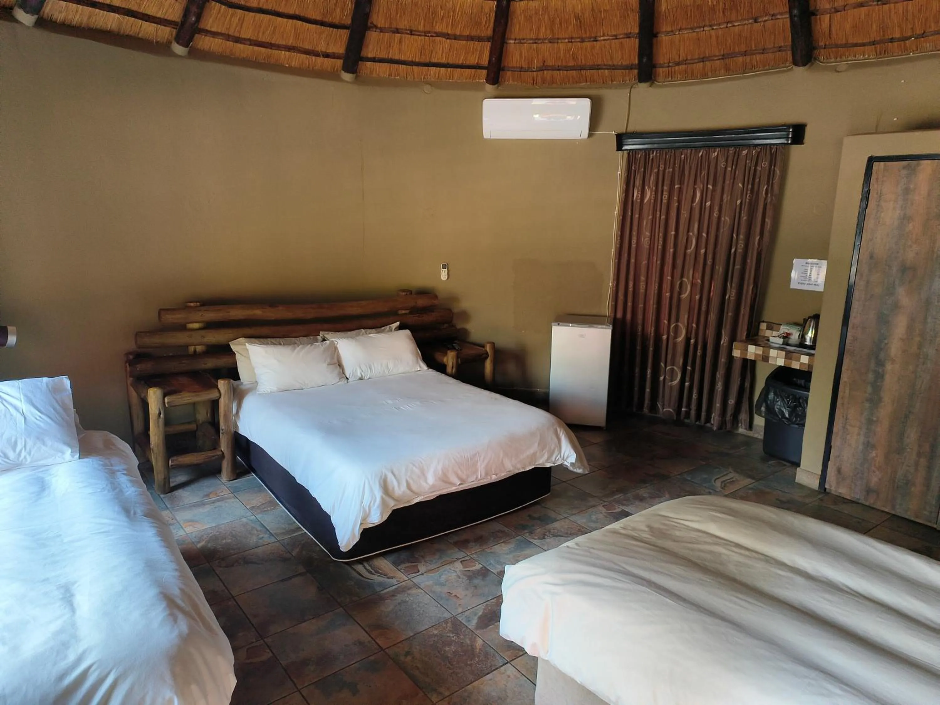Lounge or bar, Bed in Mabalel Lodge
