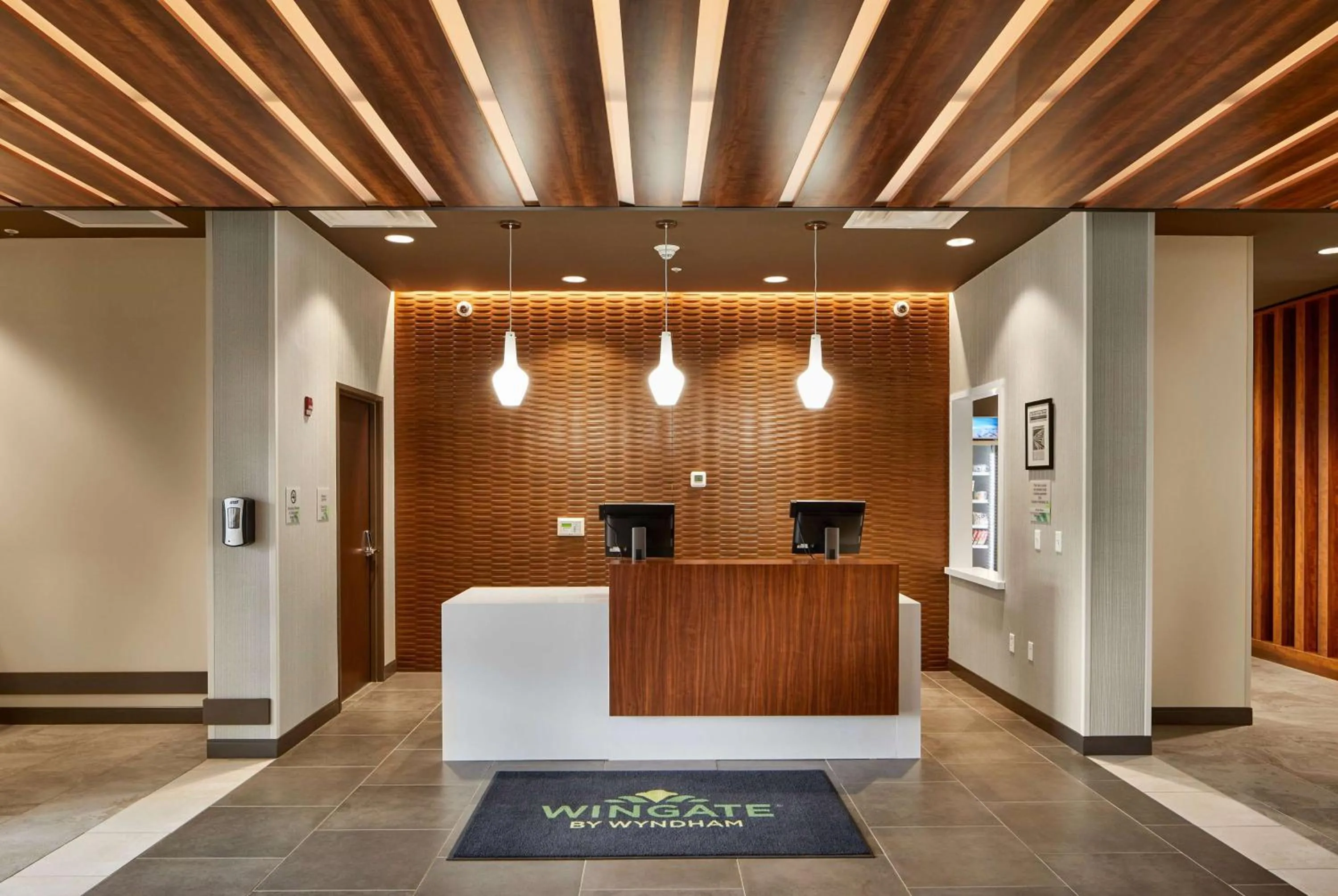 Lobby or reception in Wingate by Wyndham Hurricane WV