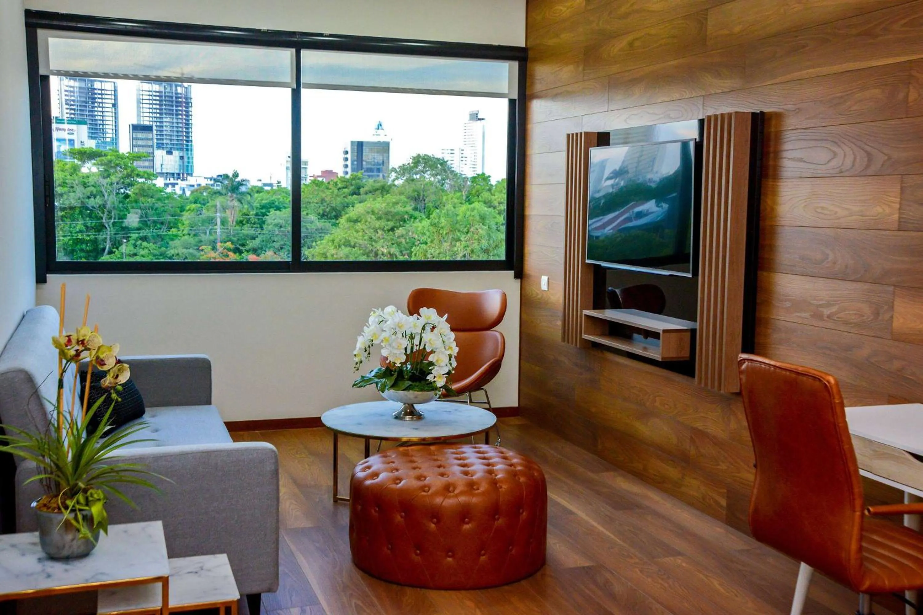 Photo of the whole room in TRYP by Wyndham Santa Cruz