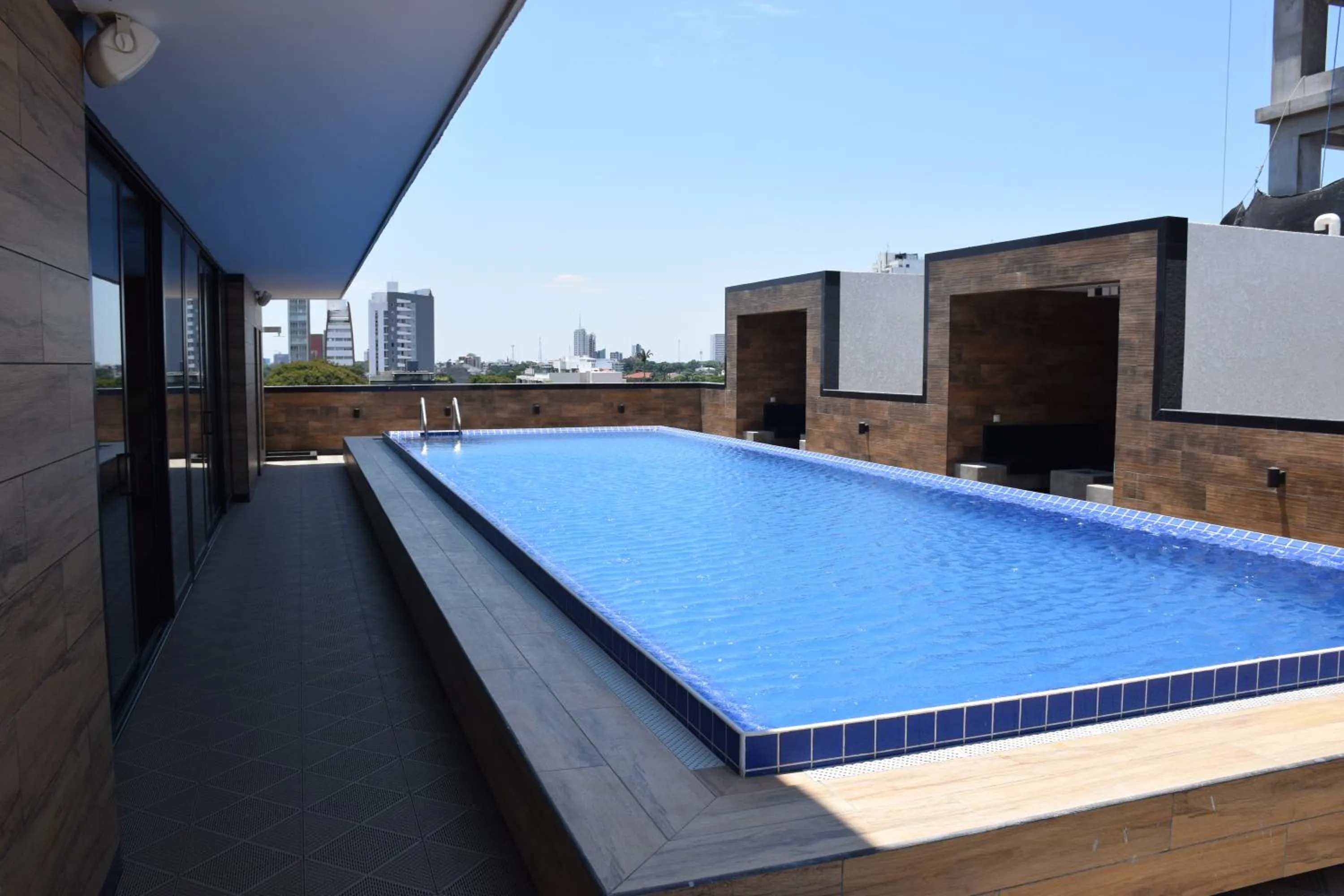 Swimming pool in TRYP by Wyndham Santa Cruz