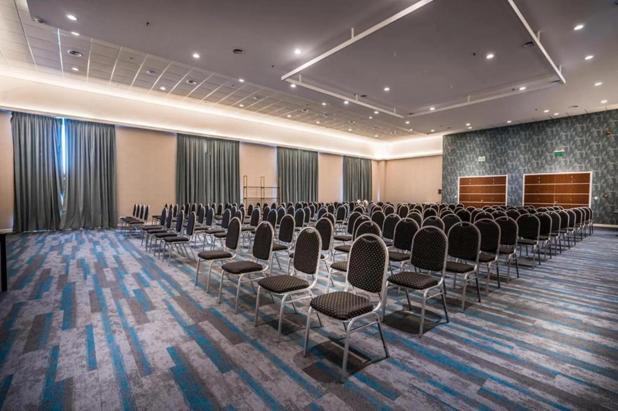 Meeting/conference room in Howard Johnson Plaza & Convention Center Spa La Plata