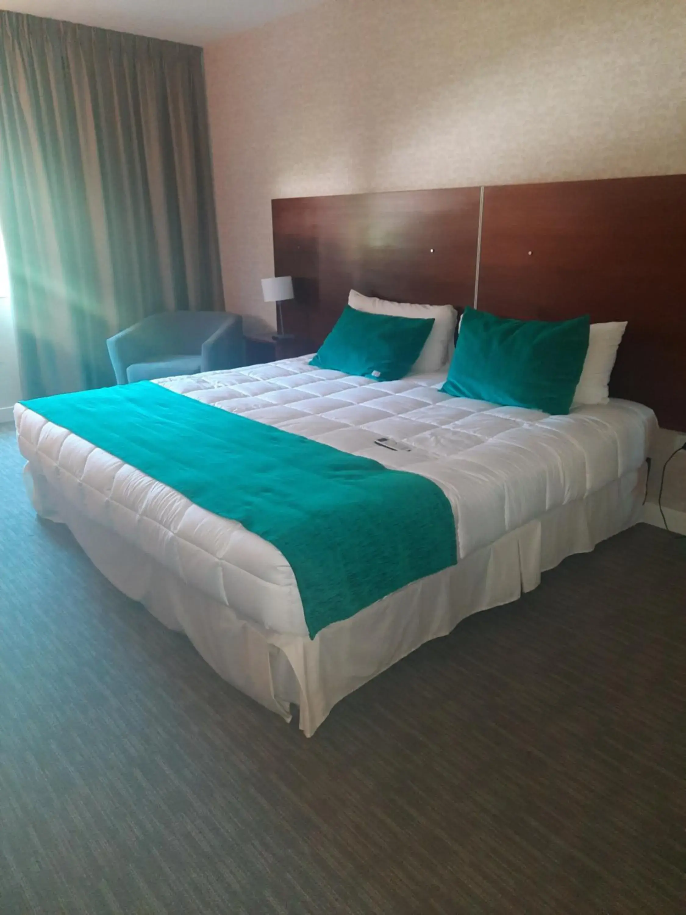 Queen Room with Two Queen Beds - Mobility Access/Non-Smoking in Howard Johnson Plaza & Convention Center Spa La Plata Queen Room with Two Queen Beds - Mobility Access/Non-Smoking in Howard Johnson Plaza & Convention Center Spa La Plata