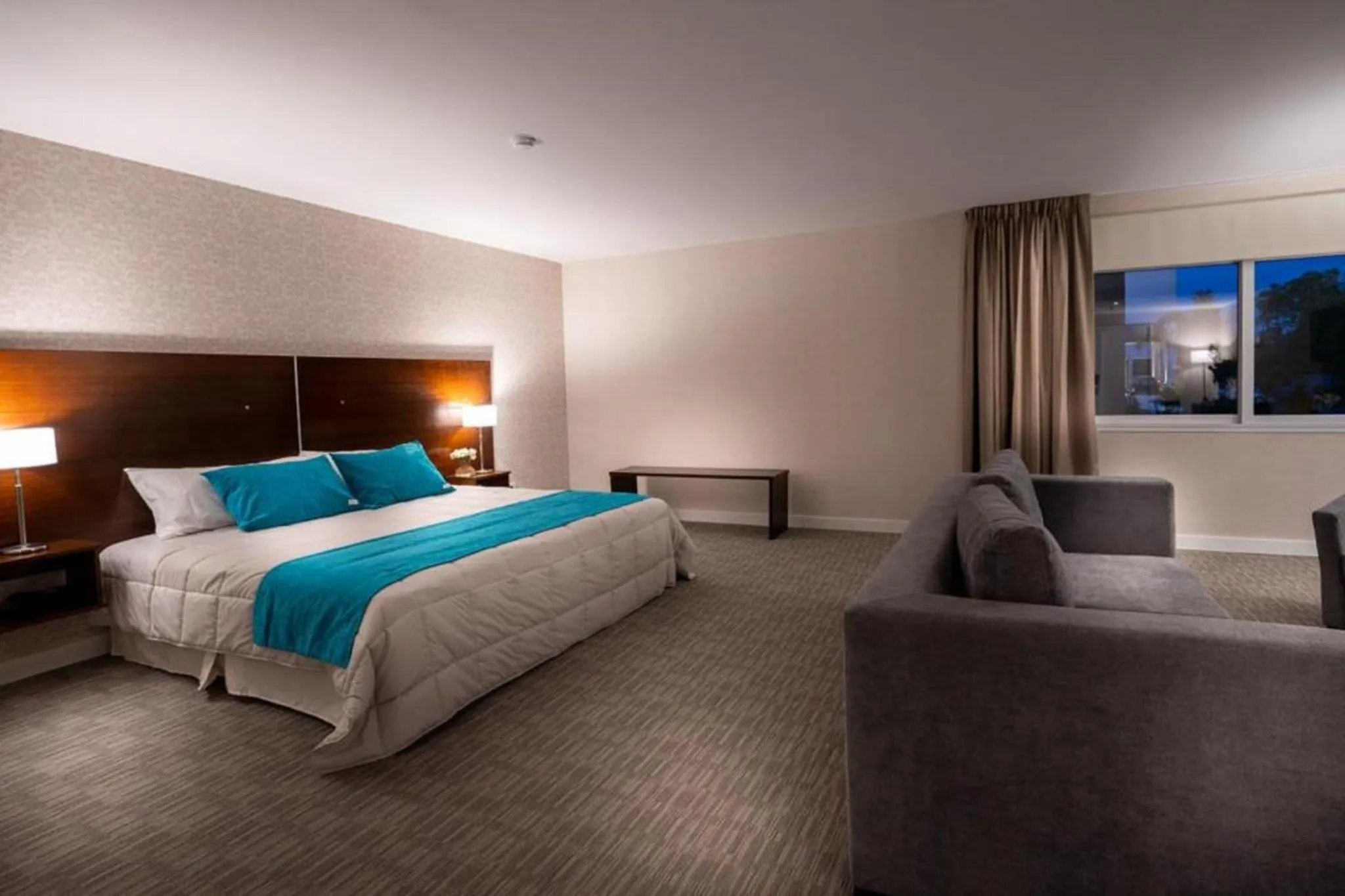 Bed in Howard Johnson Plaza & Convention Center Spa La Plata