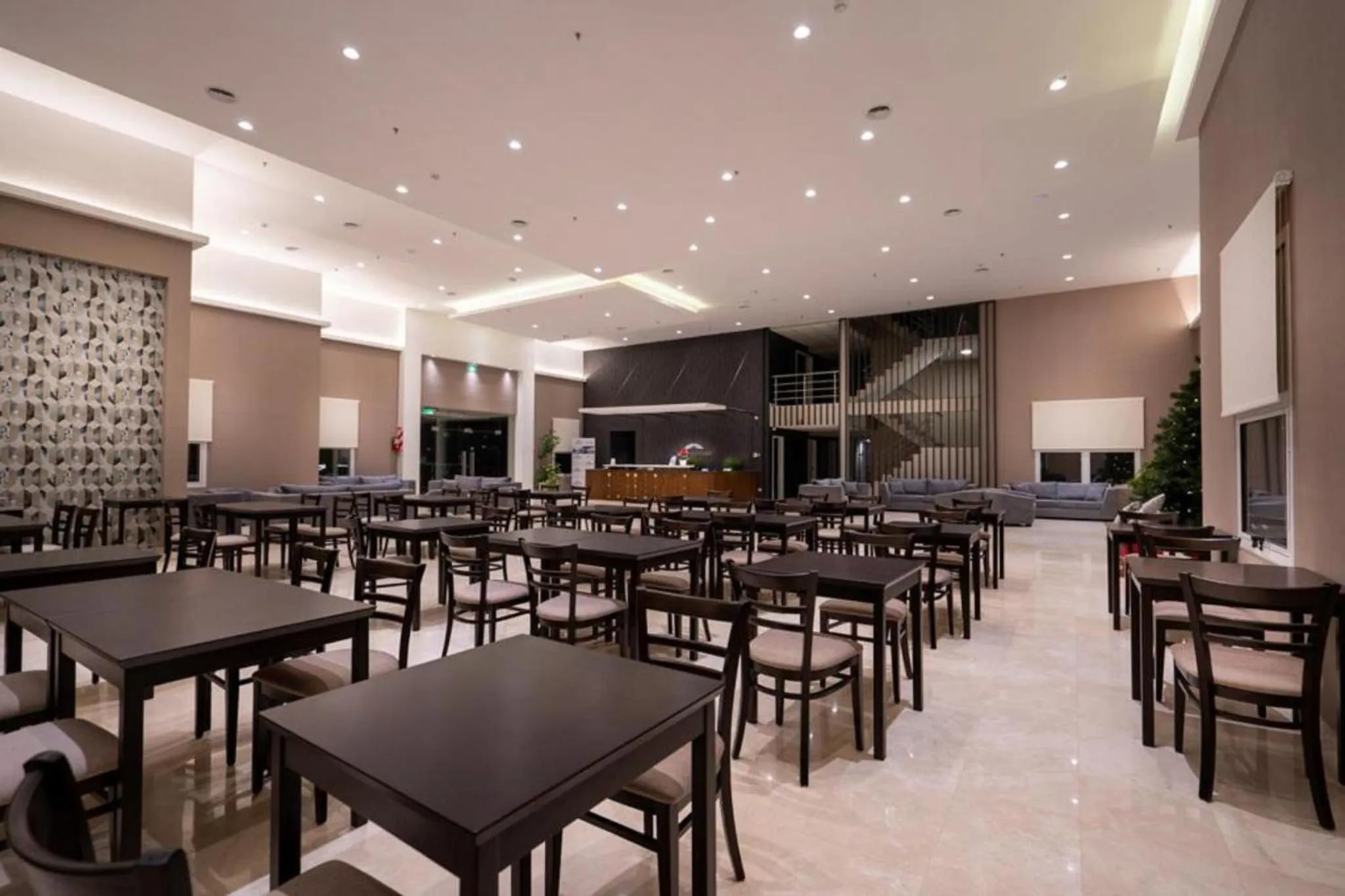 Restaurant/places to eat in Howard Johnson Plaza & Convention Center Spa La Plata