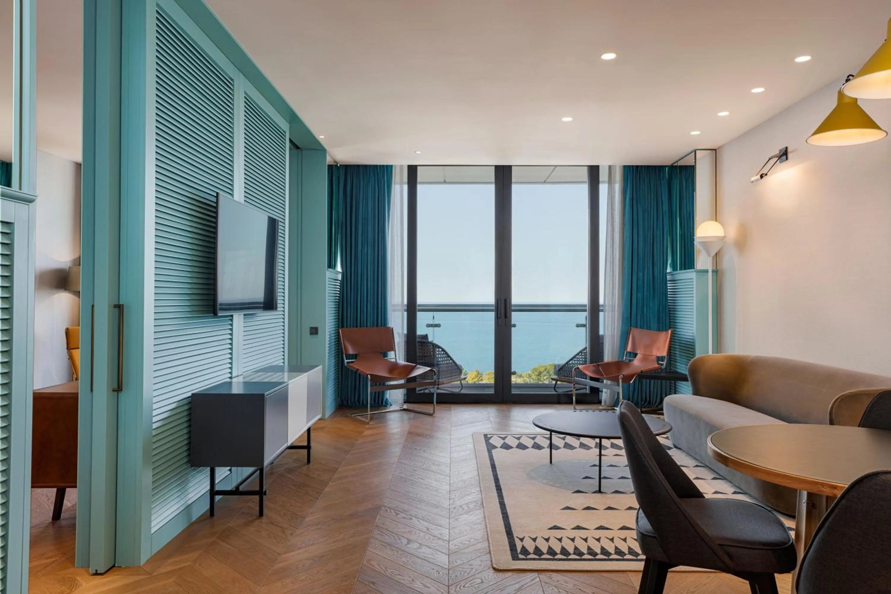 Photo of the whole room in Le Meridien Batumi