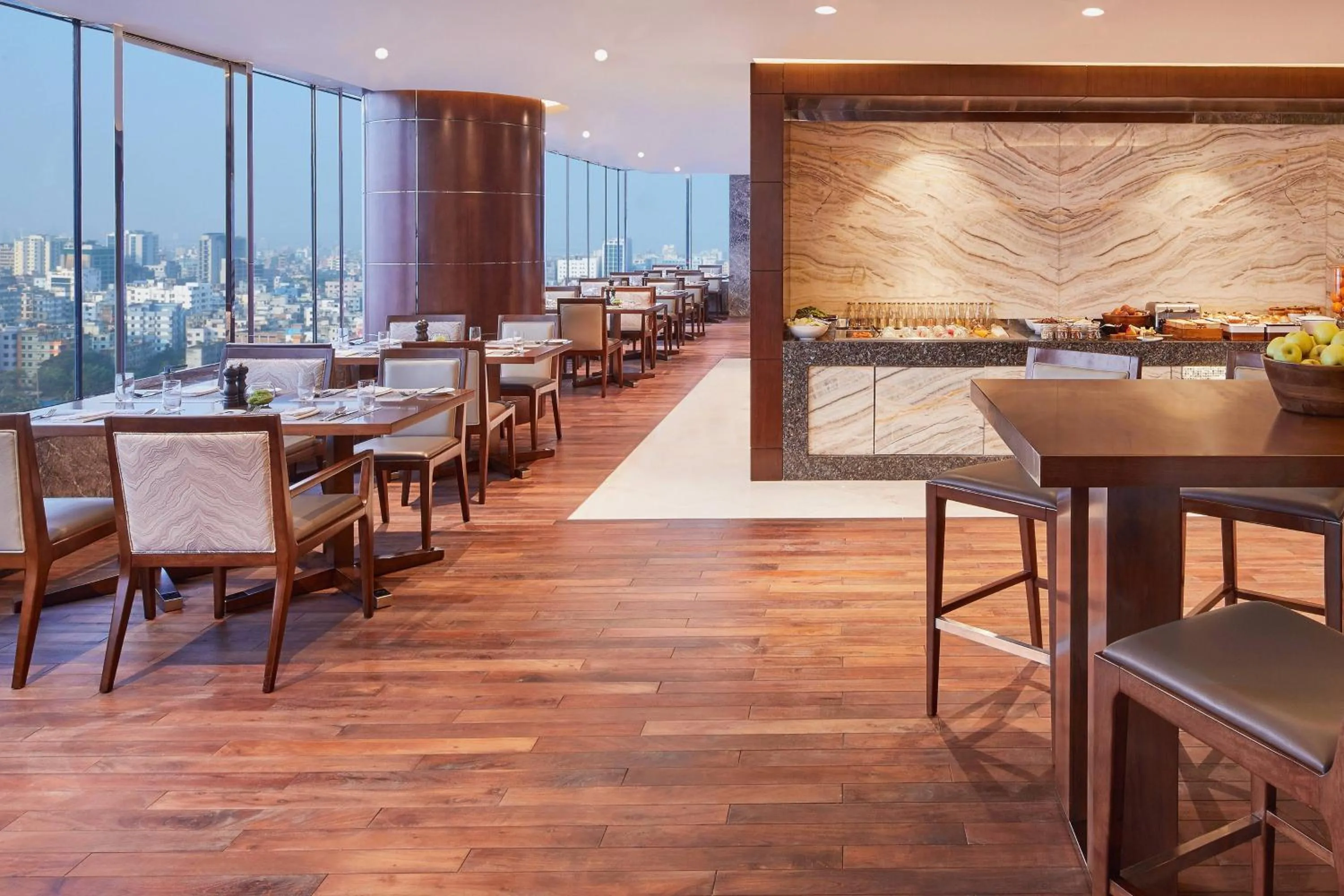 Lounge or bar in Renaissance Dhaka Gulshan Hotel