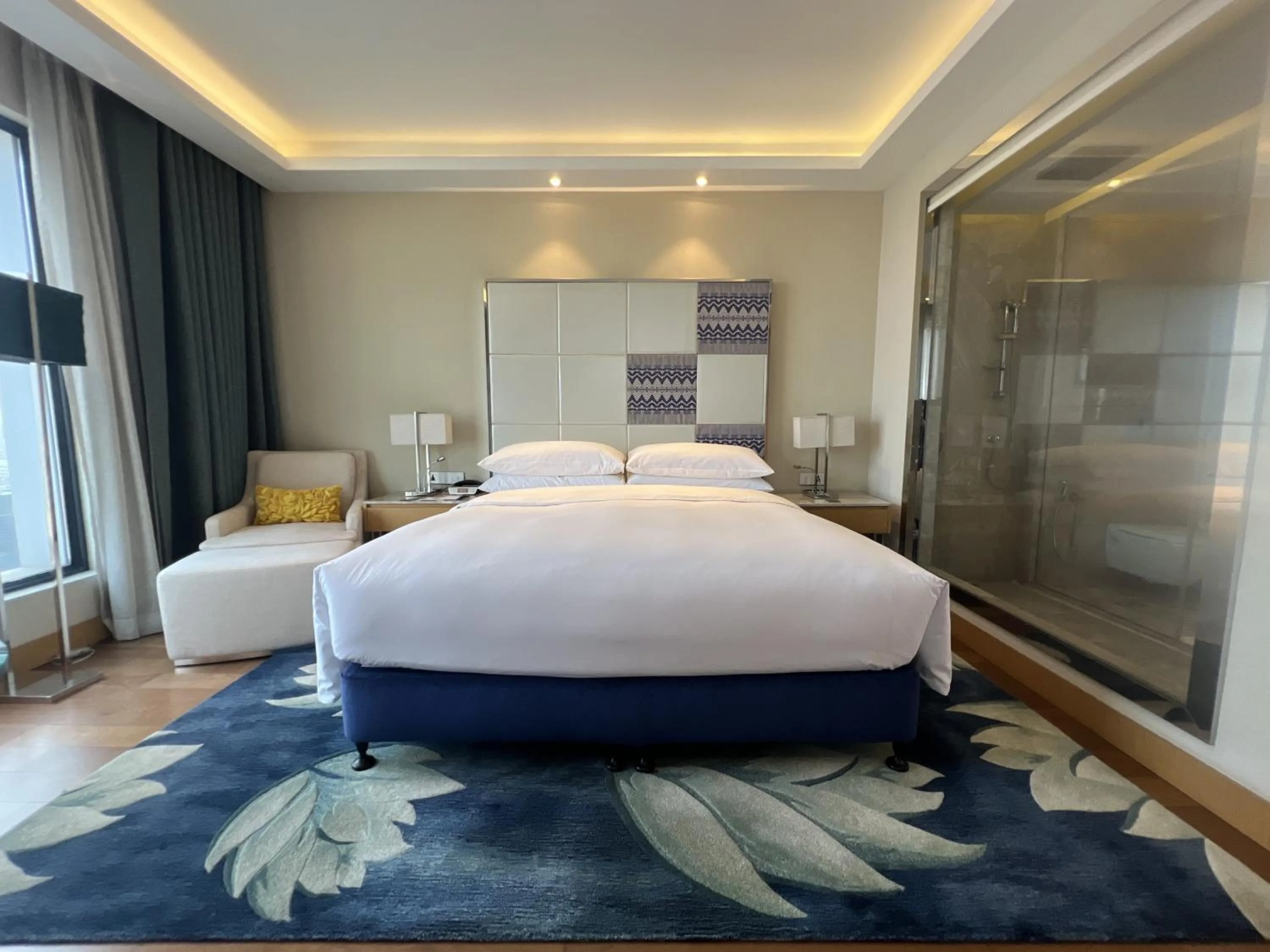 Bed in Renaissance Dhaka Gulshan Hotel