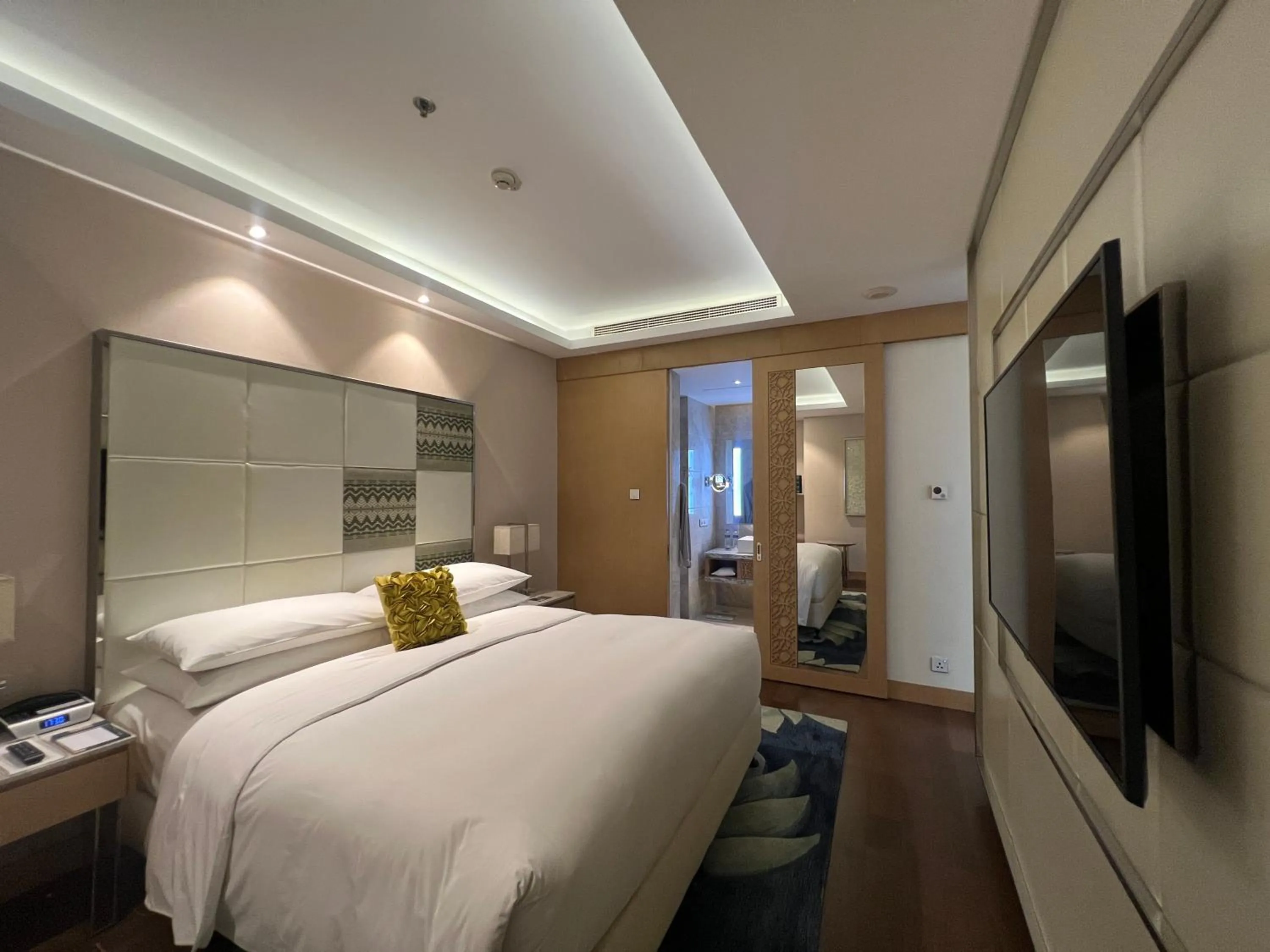 Bed in Renaissance Dhaka Gulshan Hotel