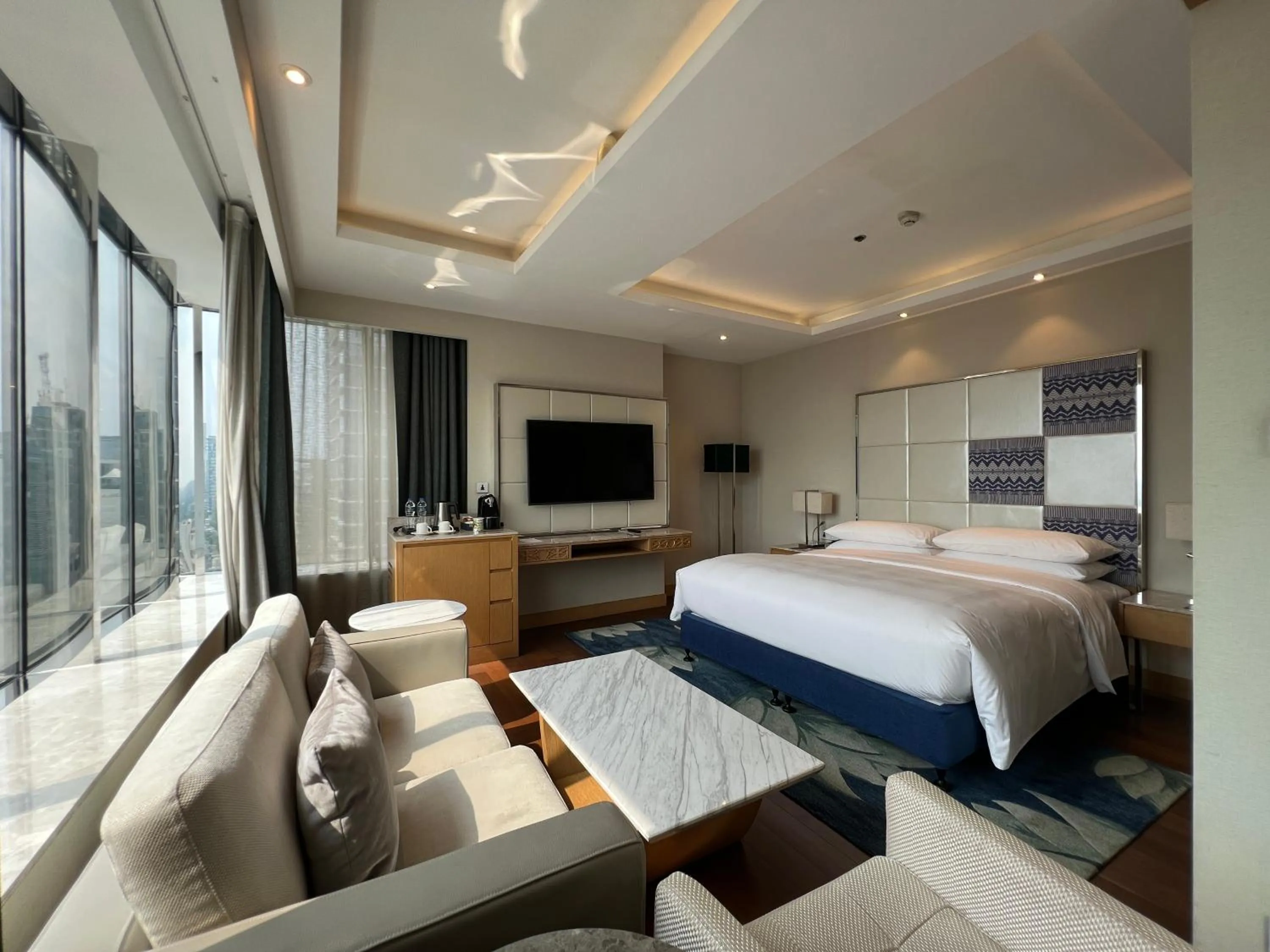 Bedroom, Bed in Renaissance Dhaka Gulshan Hotel