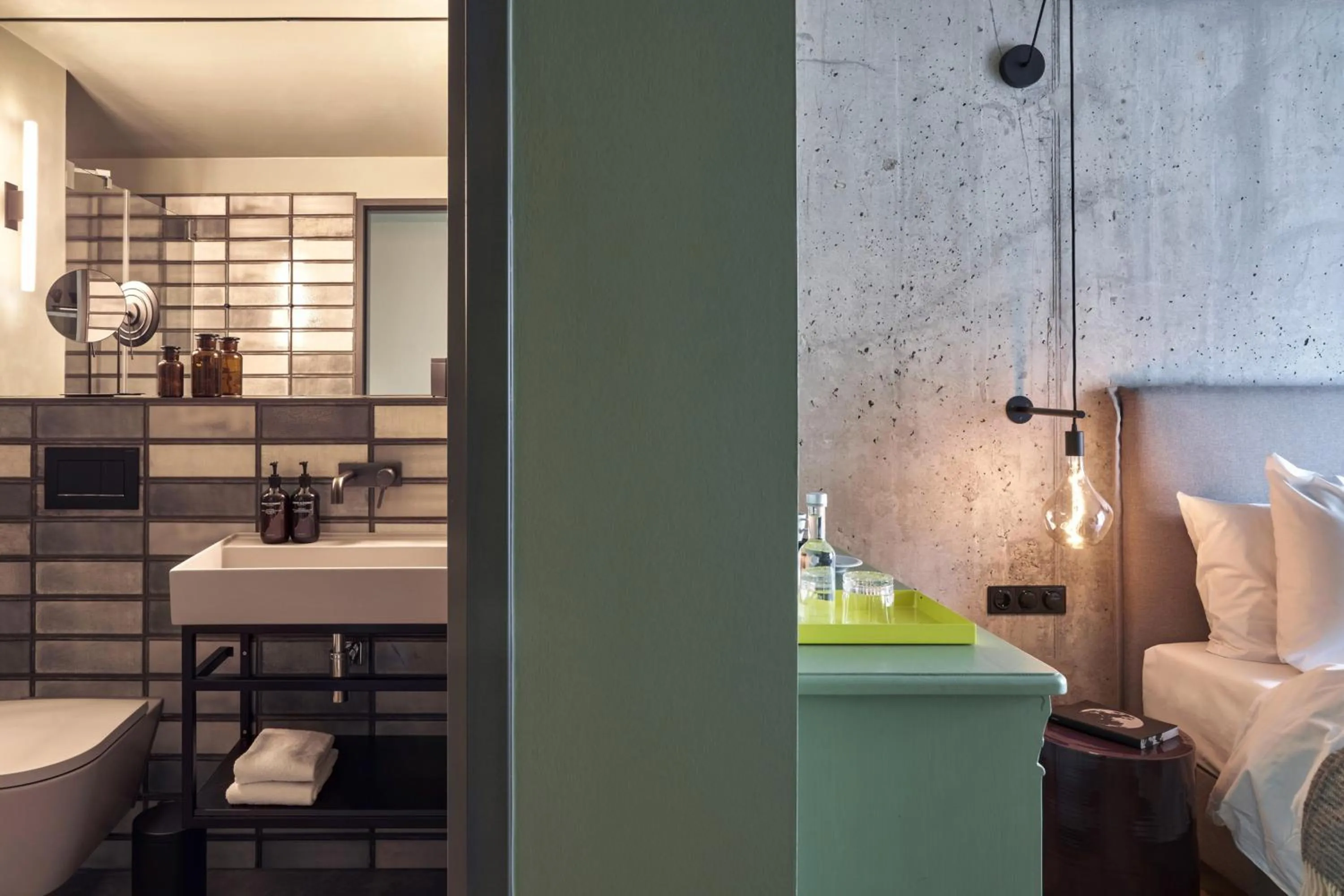 Photo of the whole room, Bed in Gekko House Frankfurt, a Tribute Portfolio Hotel