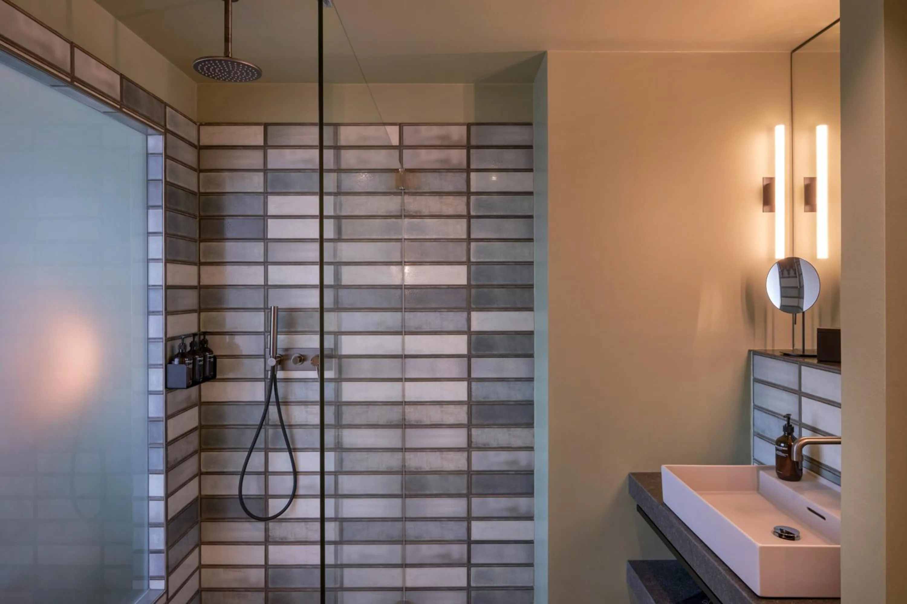 Bathroom in Gekko House Frankfurt, a Tribute Portfolio Hotel