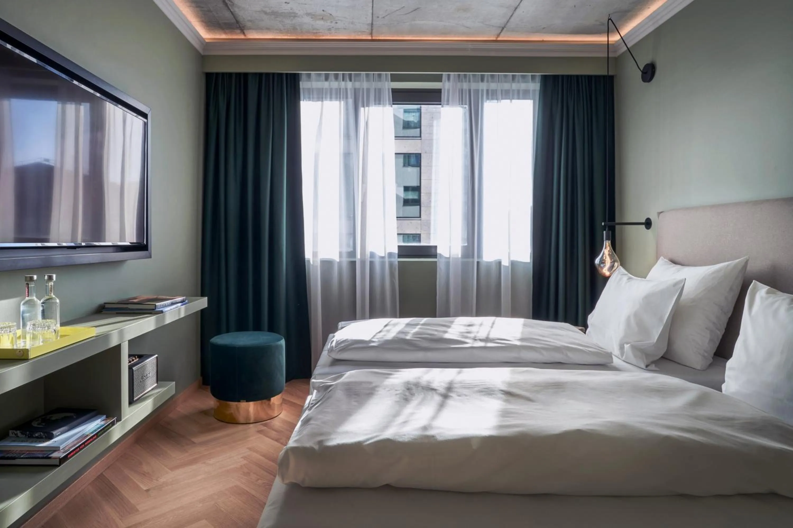 Photo of the whole room, Bed in Gekko House Frankfurt, a Tribute Portfolio Hotel