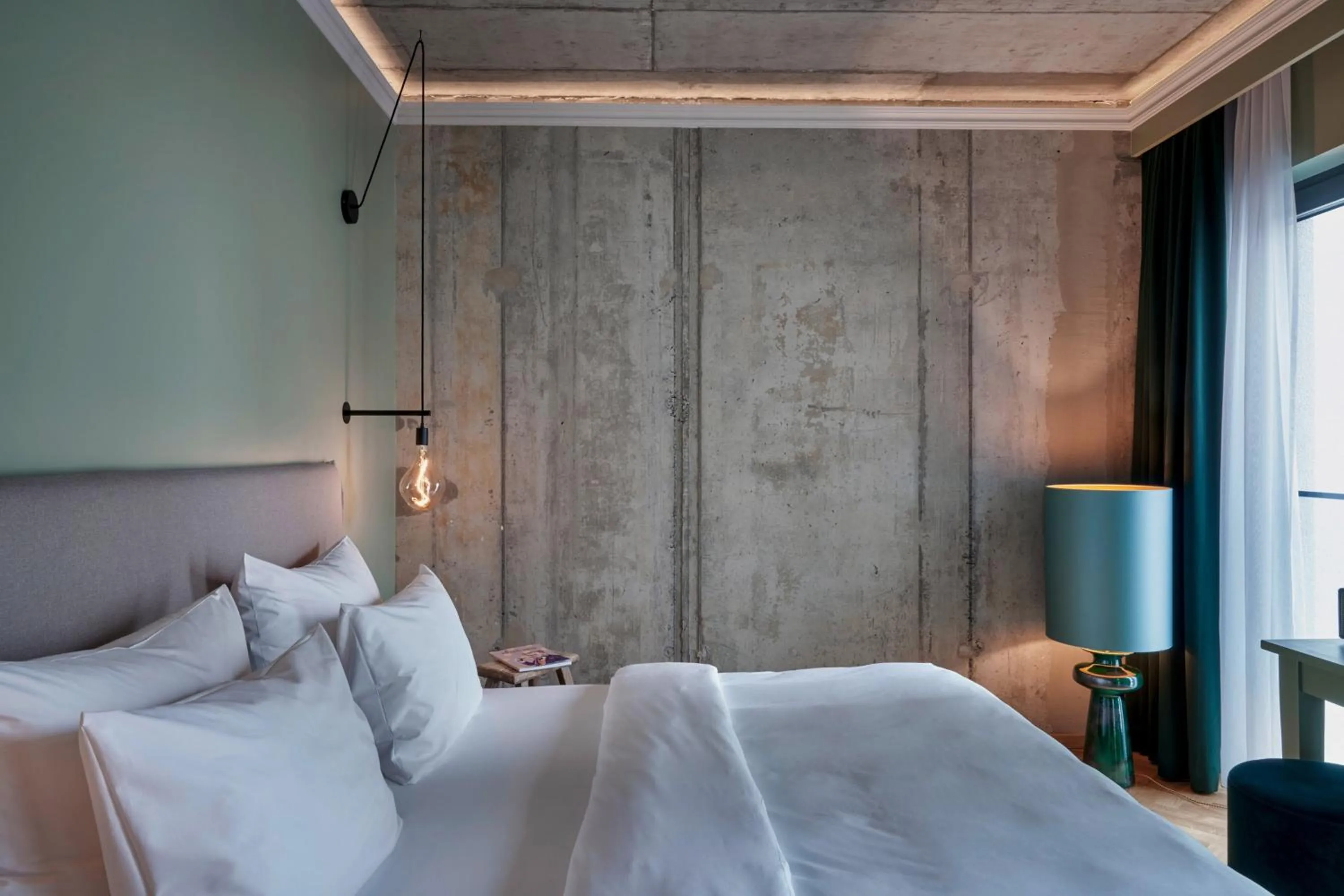 Photo of the whole room, Bed in Gekko House Frankfurt, a Tribute Portfolio Hotel