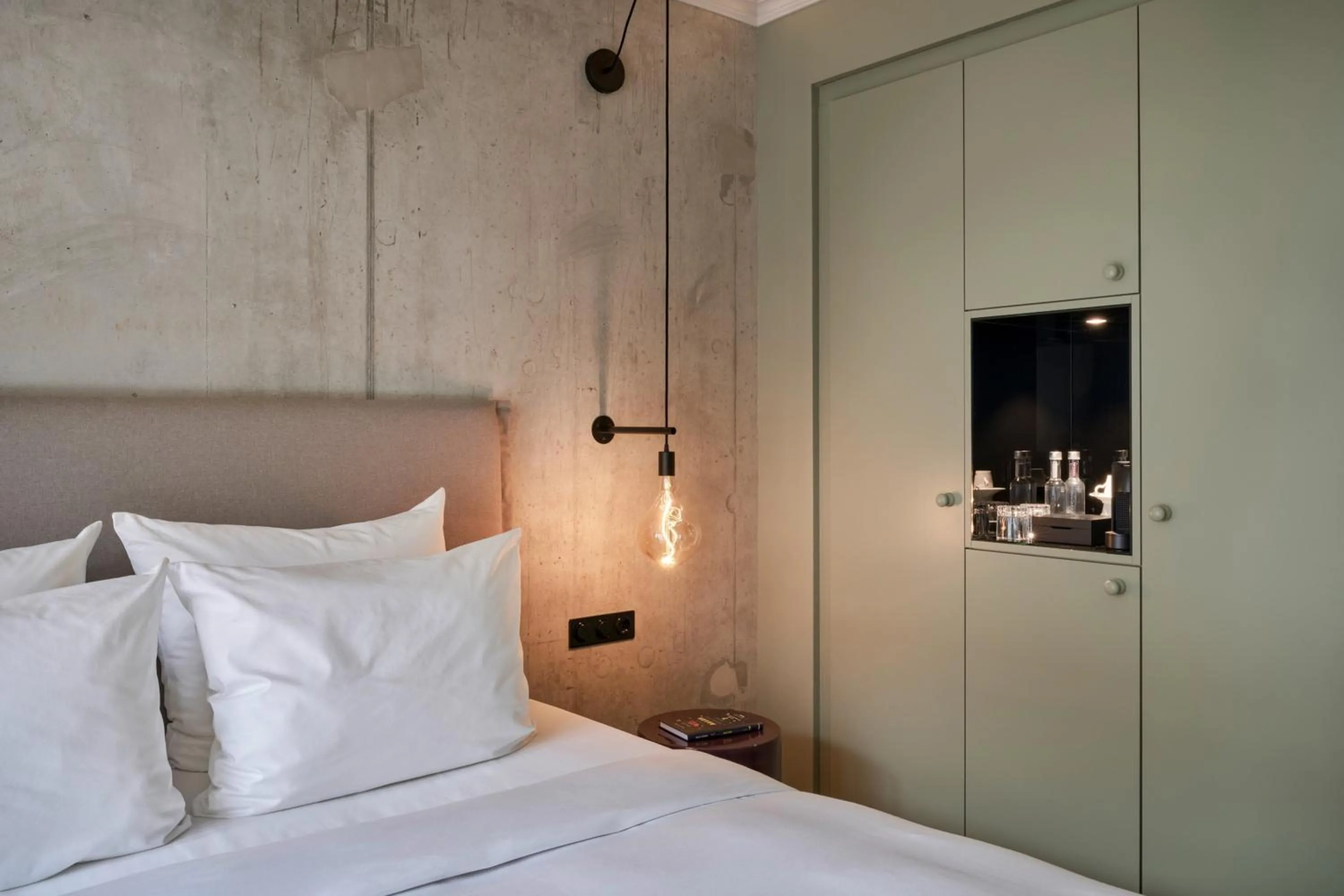 Photo of the whole room, Bed in Gekko House Frankfurt, a Tribute Portfolio Hotel