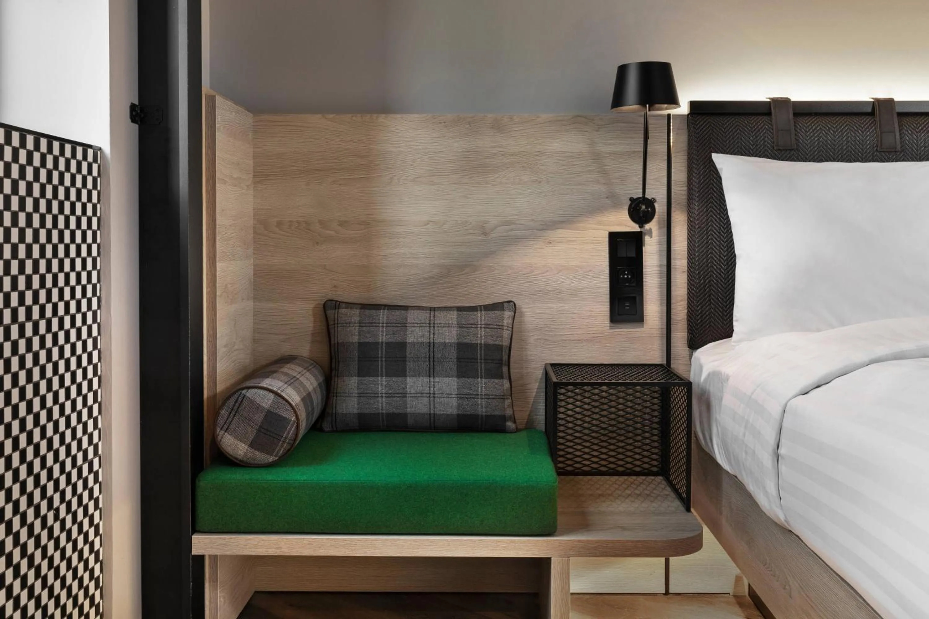 Photo of the whole room, Bed in Moxy Lille City