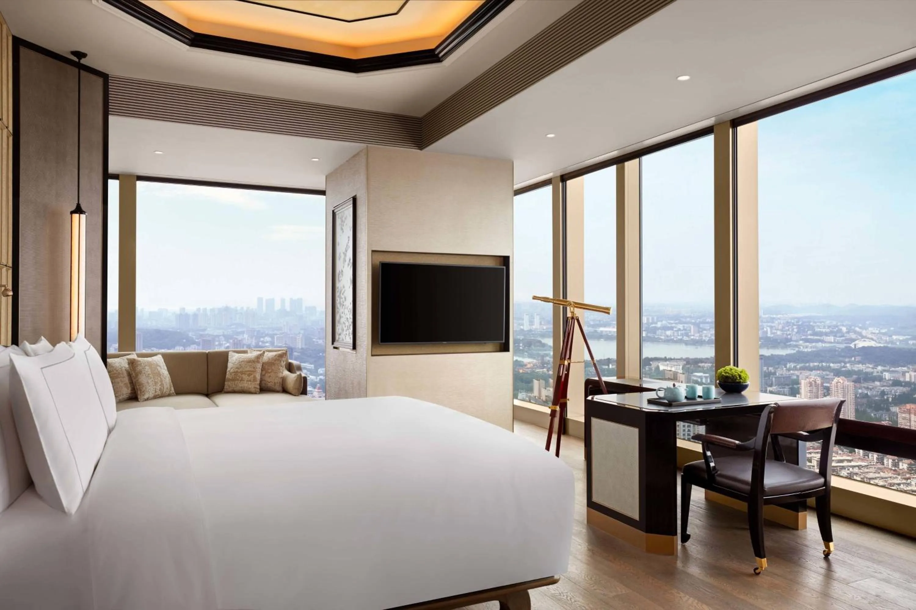 Photo of the whole room, Bed in The Ritz-Carlton, Nanjing