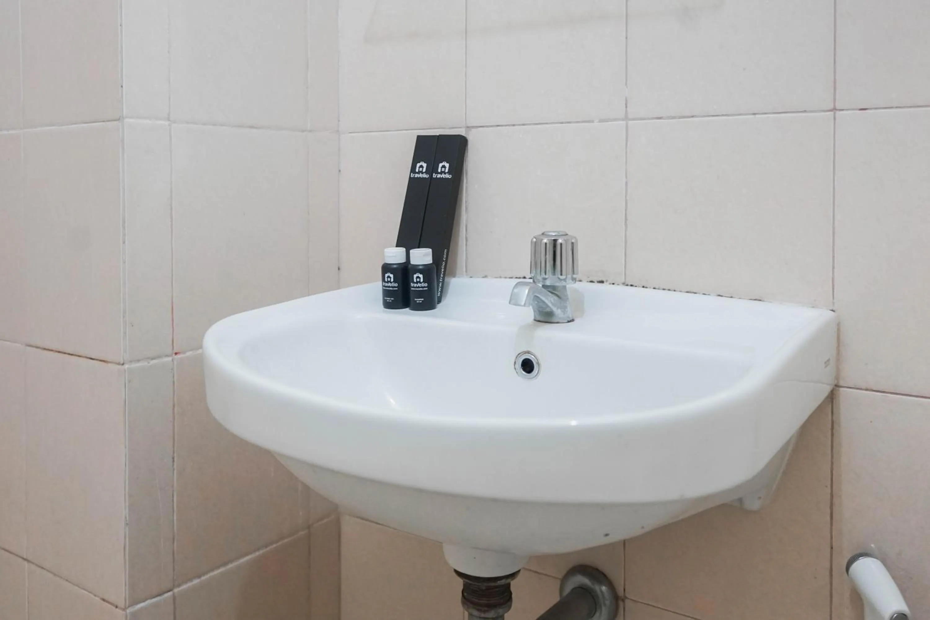 Bathroom in Best Price 2BR at Tifolia Apartment By Travelio