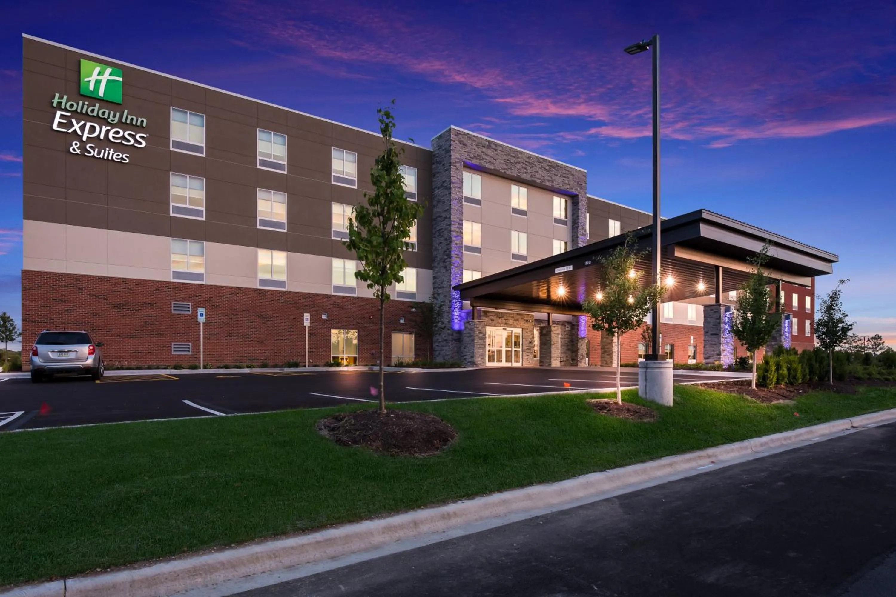 Property building in Holiday Inn Express & Suites Chicago - Hoffman Estates by IHG