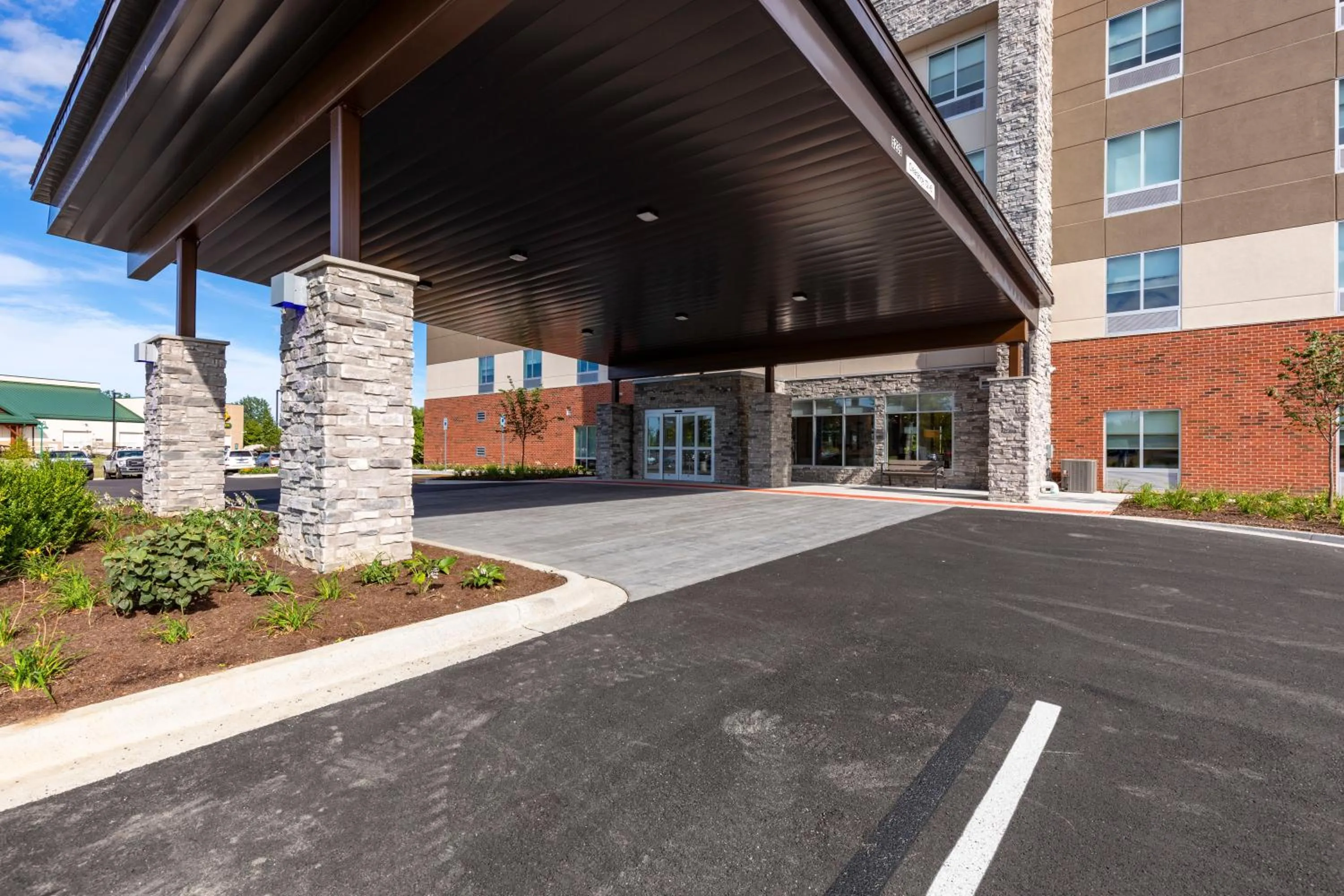 Facade/entrance in Holiday Inn Express & Suites Chicago - Hoffman Estates by IHG