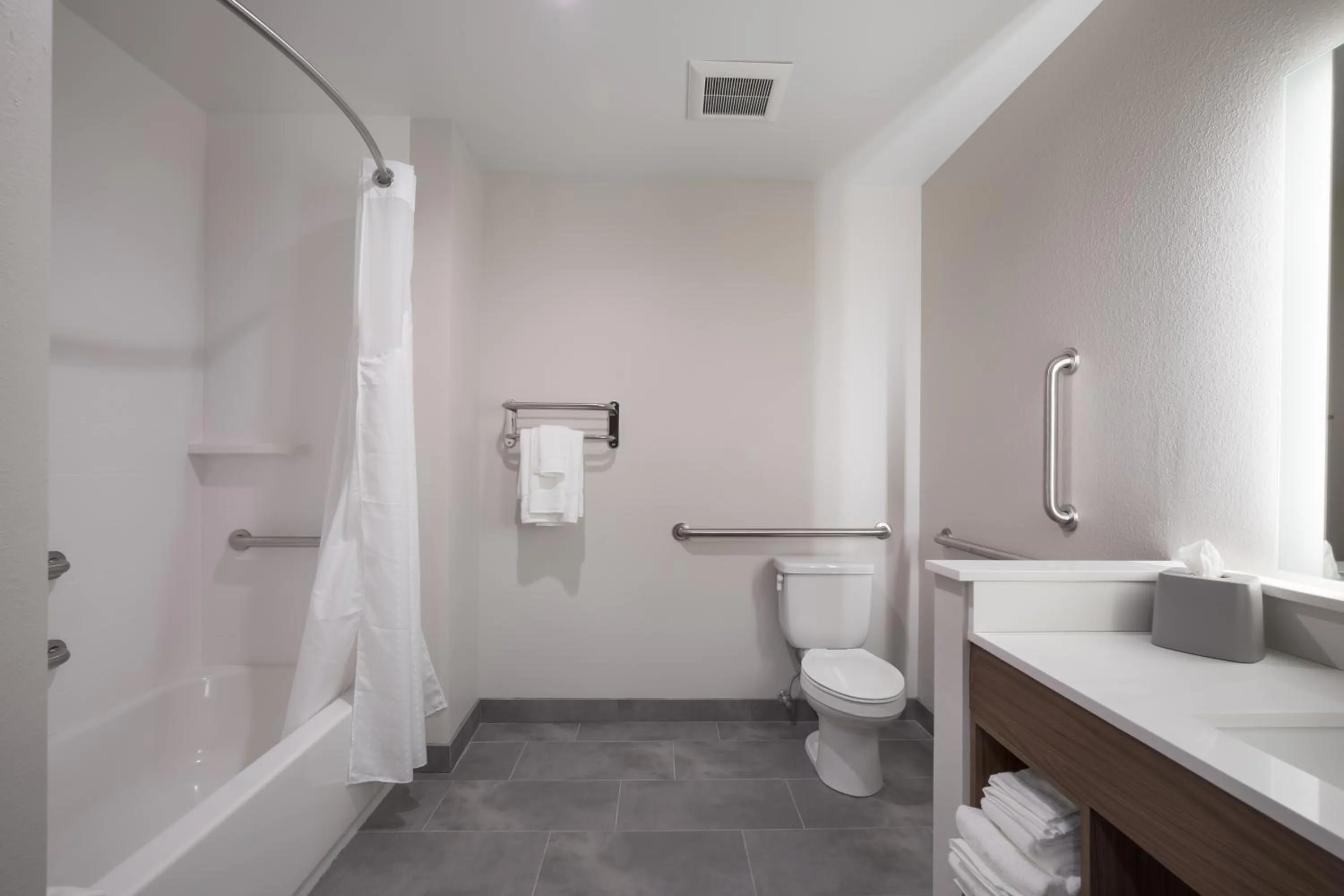 Bath in Holiday Inn Express & Suites Chicago - Hoffman Estates by IHG