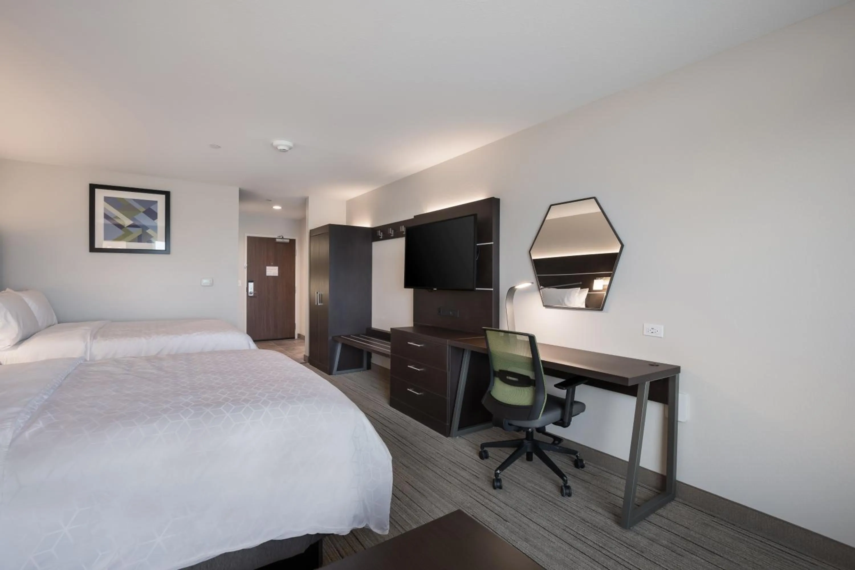 Bedroom, Bed in Holiday Inn Express & Suites Chicago - Hoffman Estates by IHG