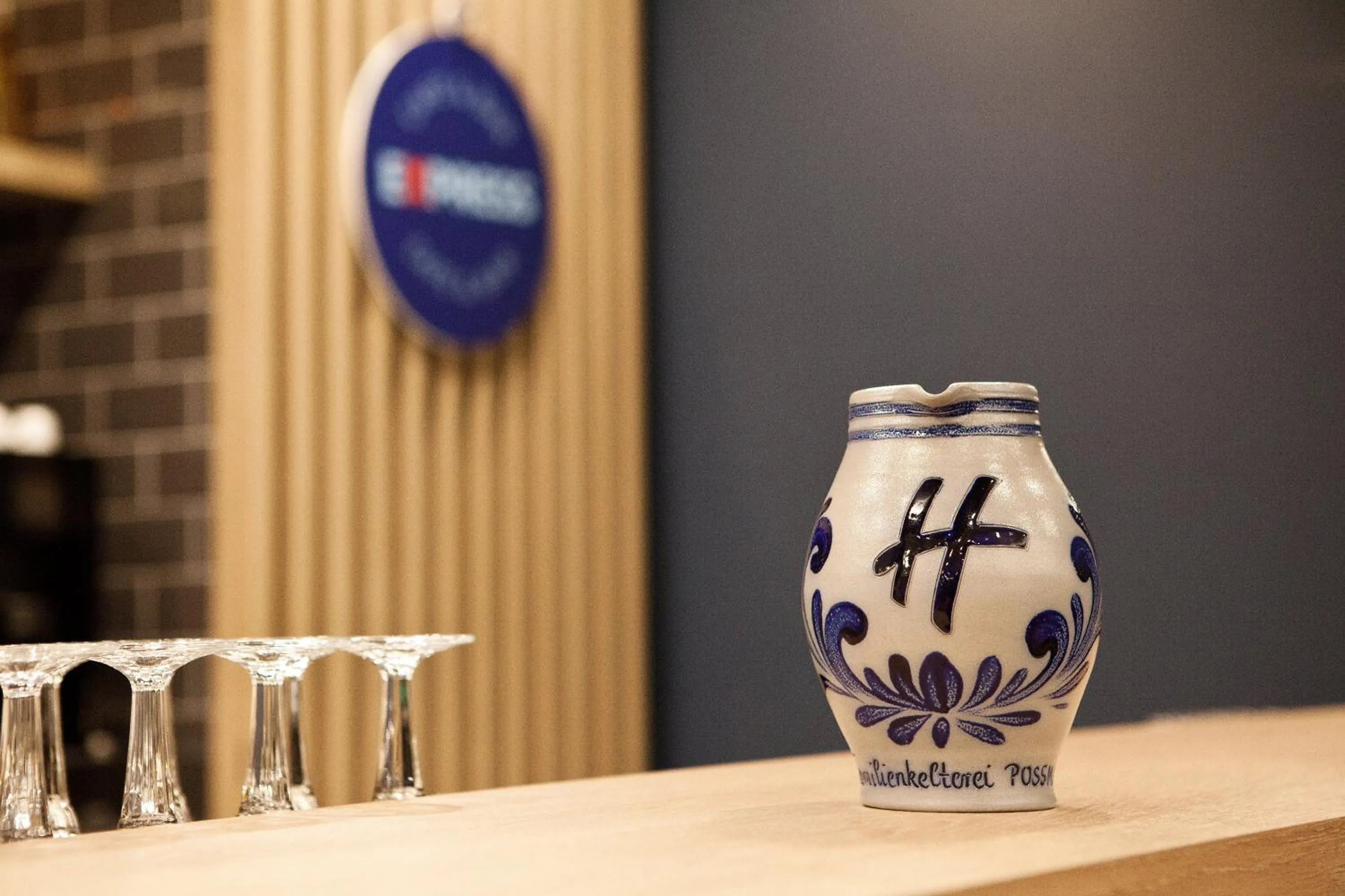 Lounge or bar in Holiday Inn Express - Darmstadt by IHG