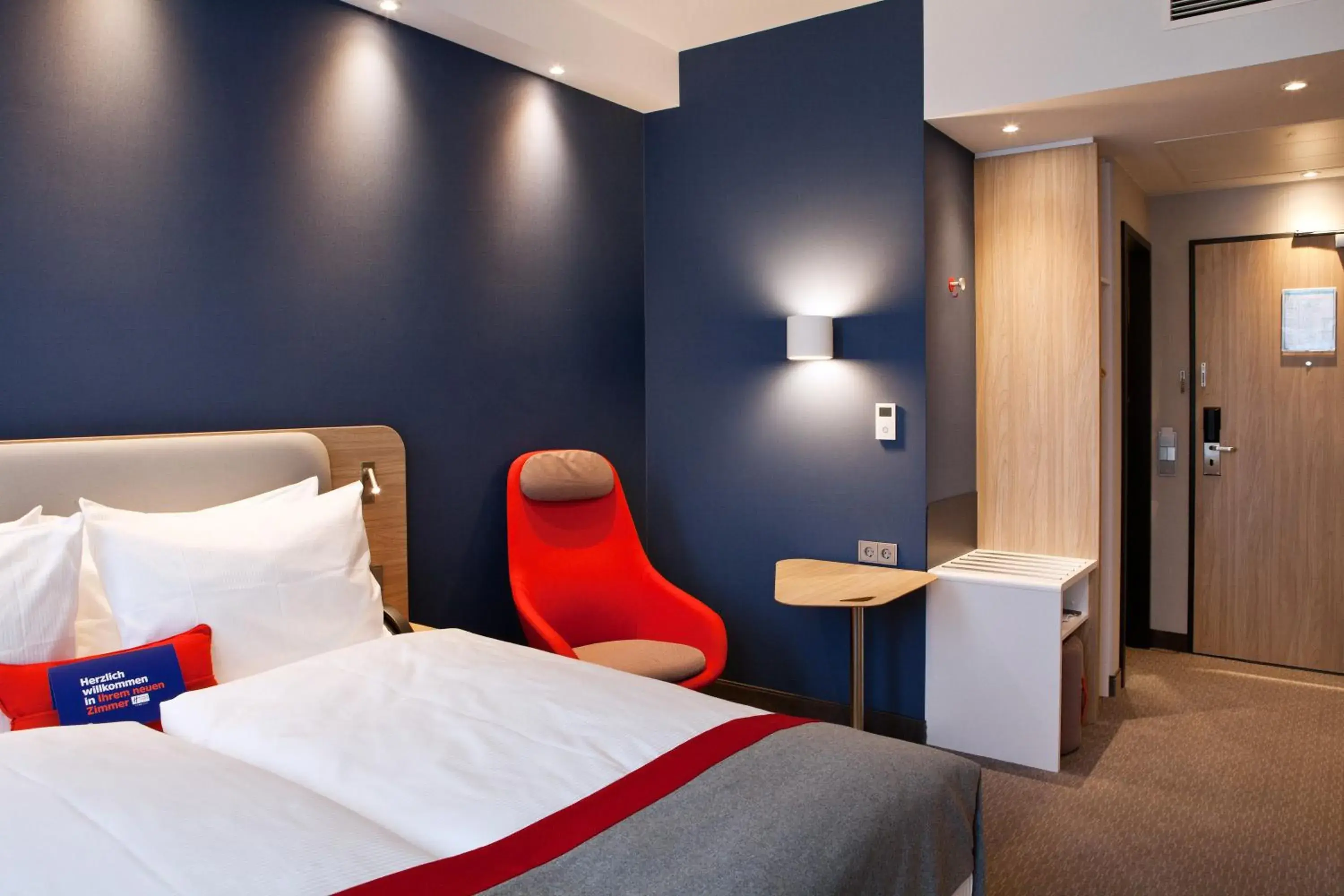 Standard Queen Room - Top Floor in Holiday Inn Express - Darmstadt by IHG Standard Queen Room - Top Floor in Holiday Inn Express - Darmstadt by IHG