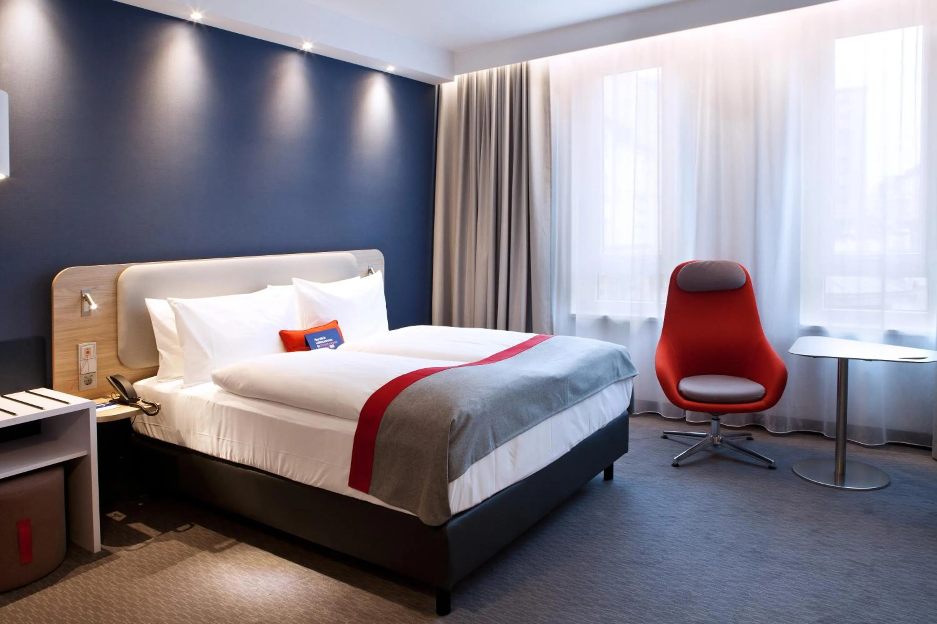 Bed in Holiday Inn Express - Darmstadt by IHG