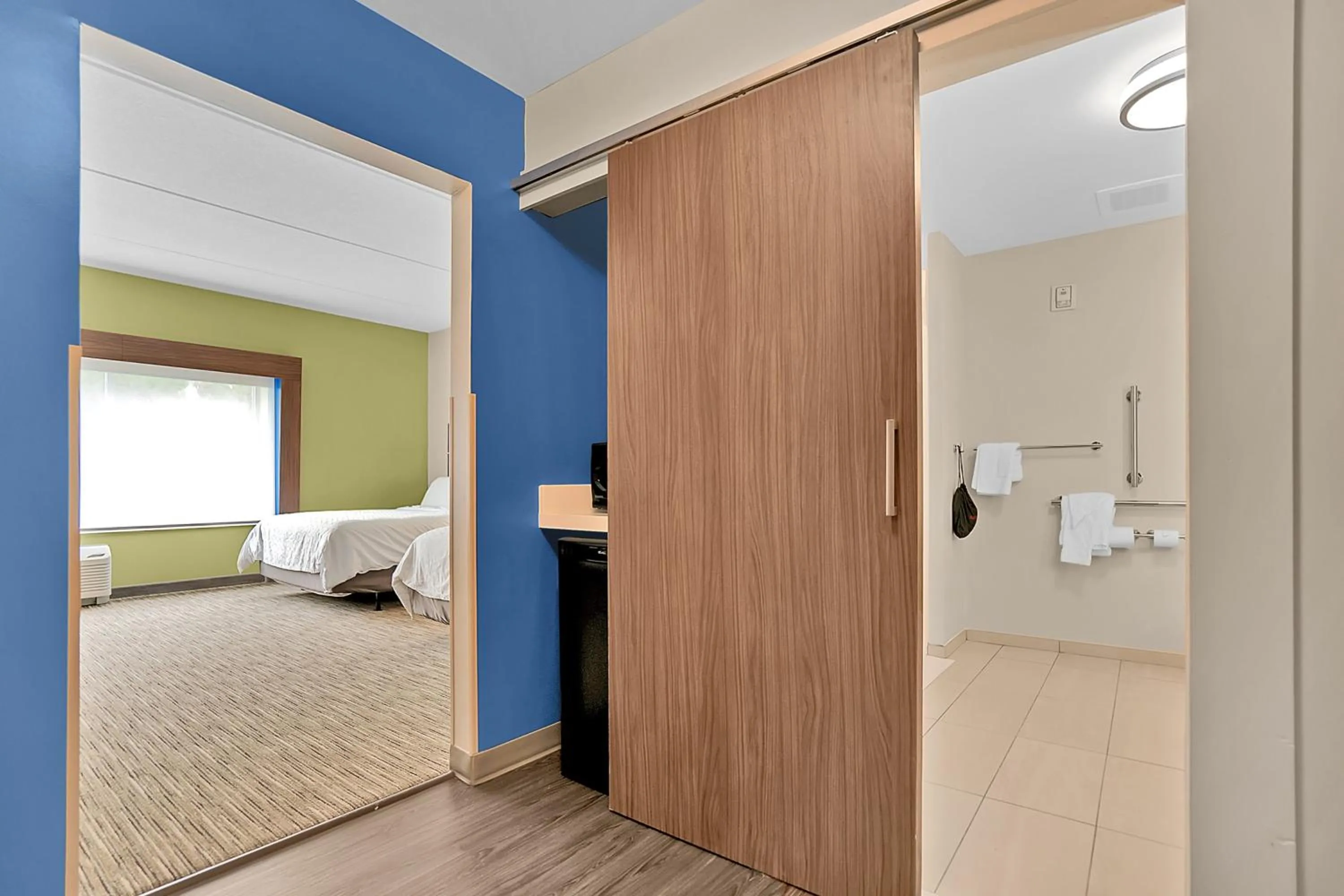 Photo of the whole room, Bed in Holiday Inn Express - Jacksonville South Bartram Prk by IHG